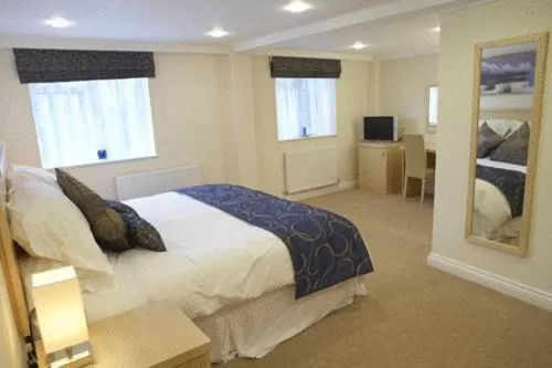 Bedroom, Bed in Springfields