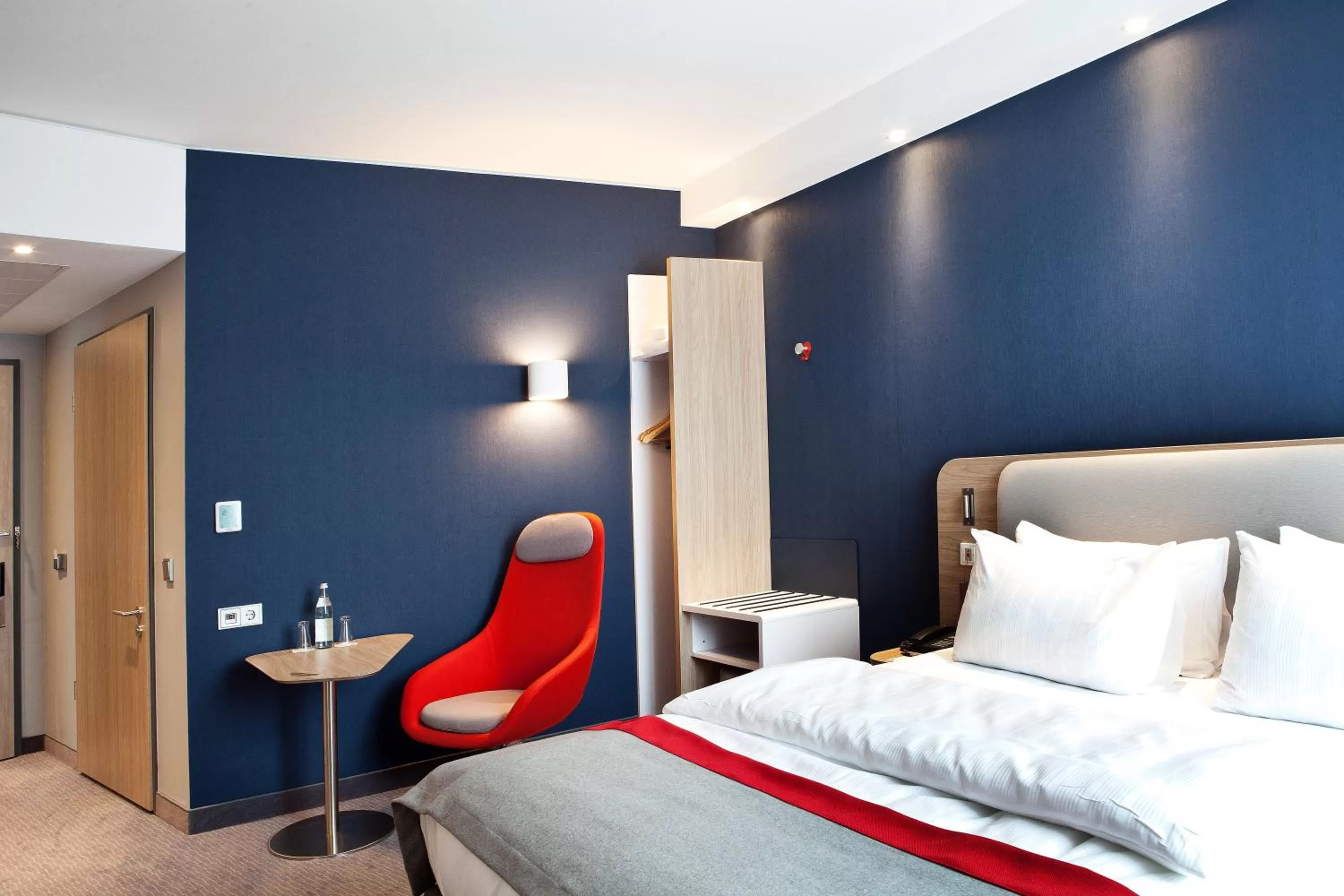 Photo of the whole room, Bed in Holiday Inn Express - Siegen by IHG