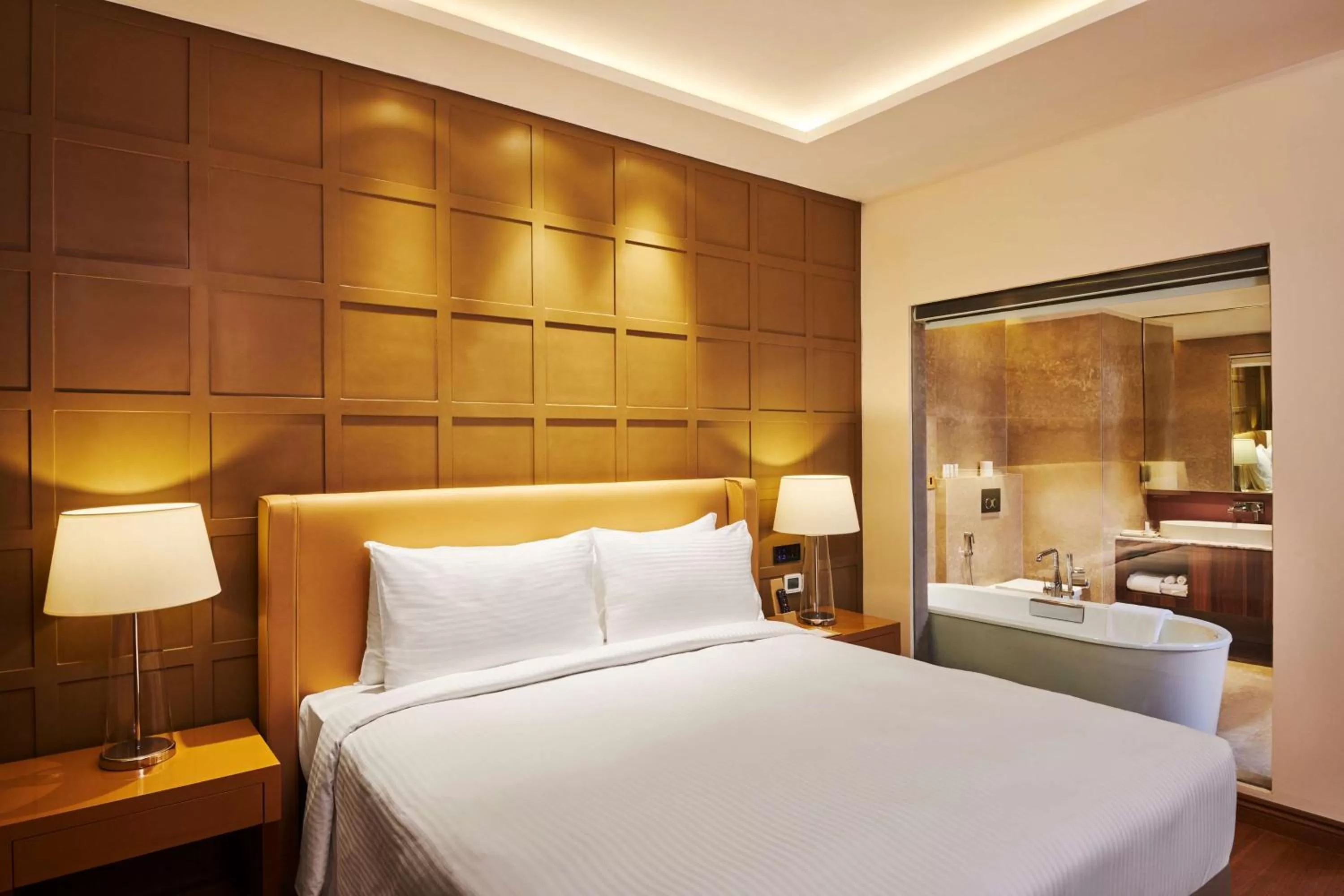 Bathroom, Bed in Hilton Garden Inn Lucknow