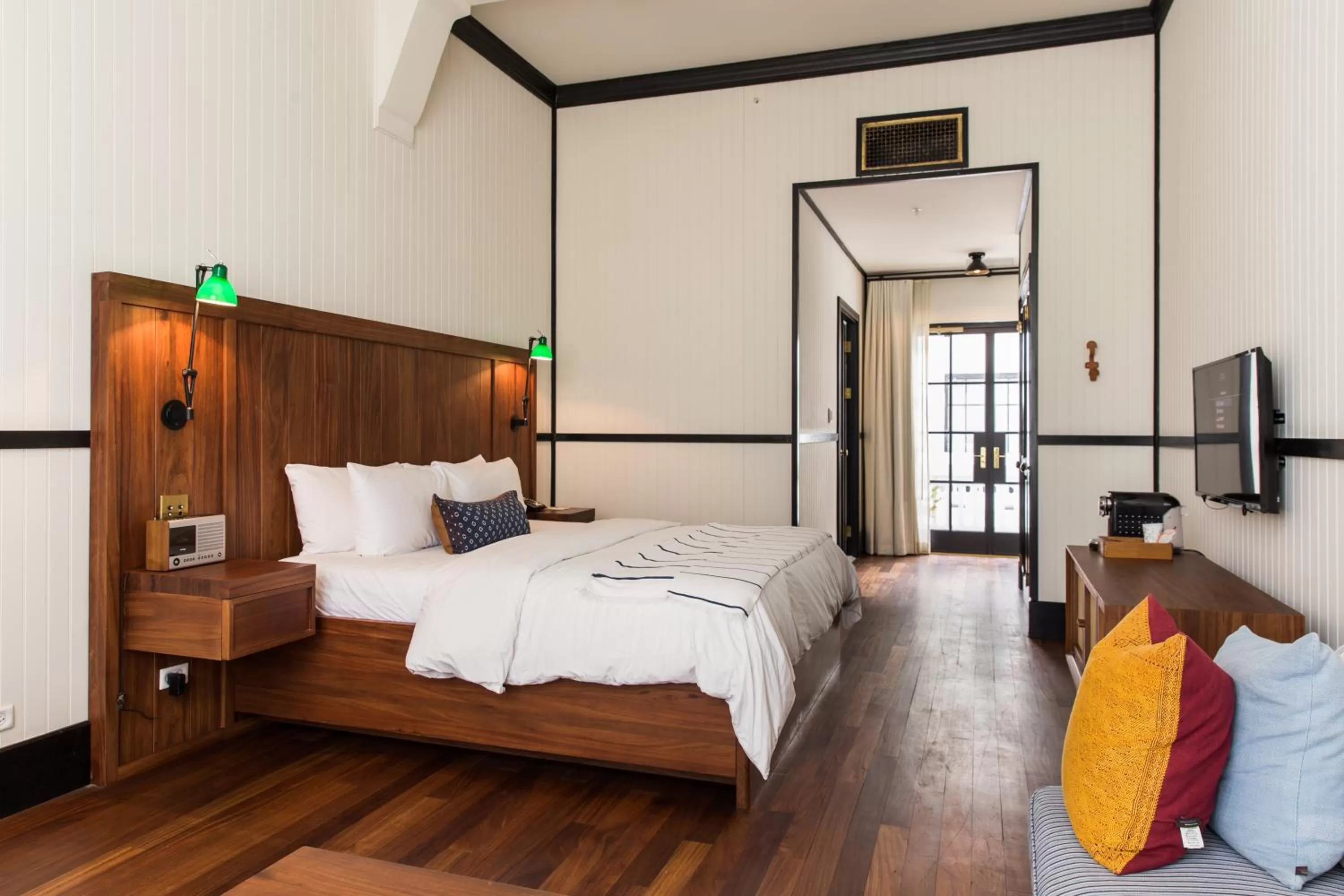 Photo of the whole room, Bed in American Trade Hotel