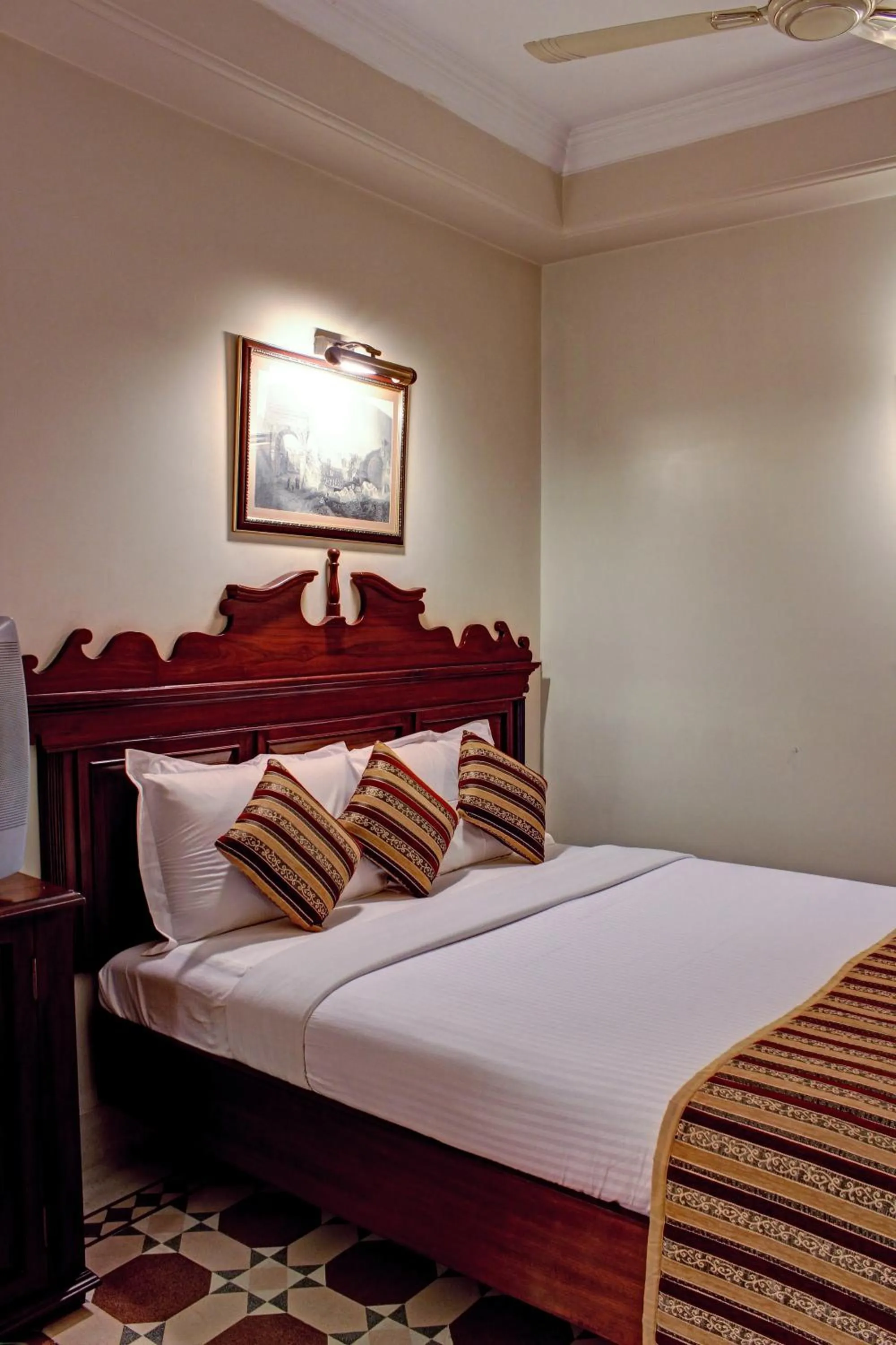 Bed in Palace On Ganges - Heritage Hotel