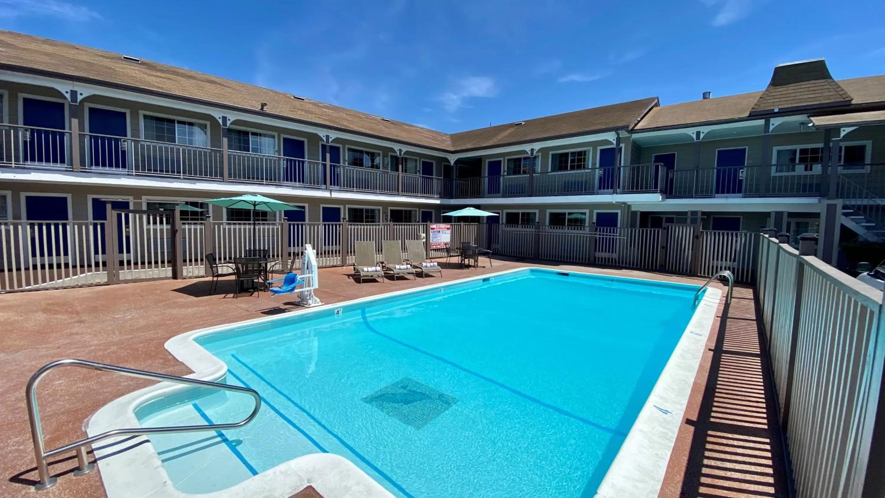 Swimming pool in SureStay Hotel by Best Western Santa Cruz