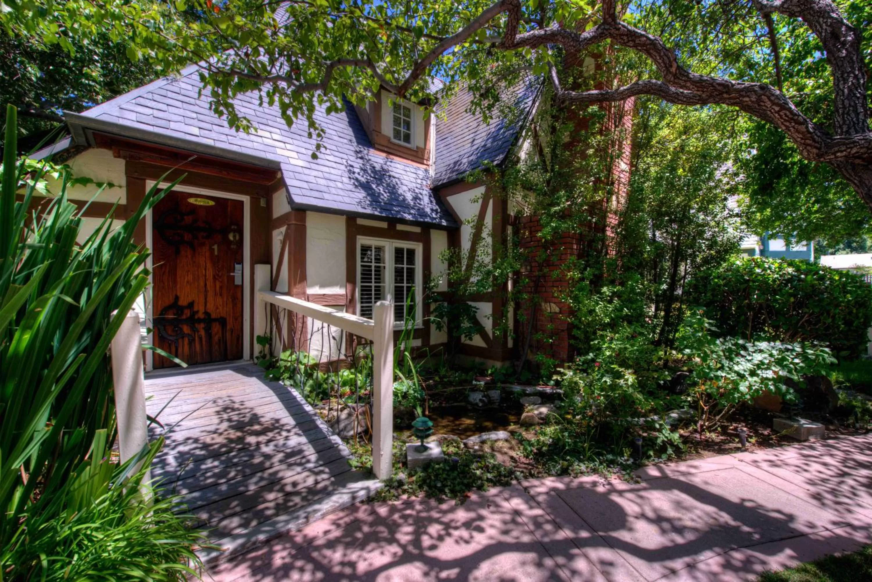 Property building in Wine Valley Inn