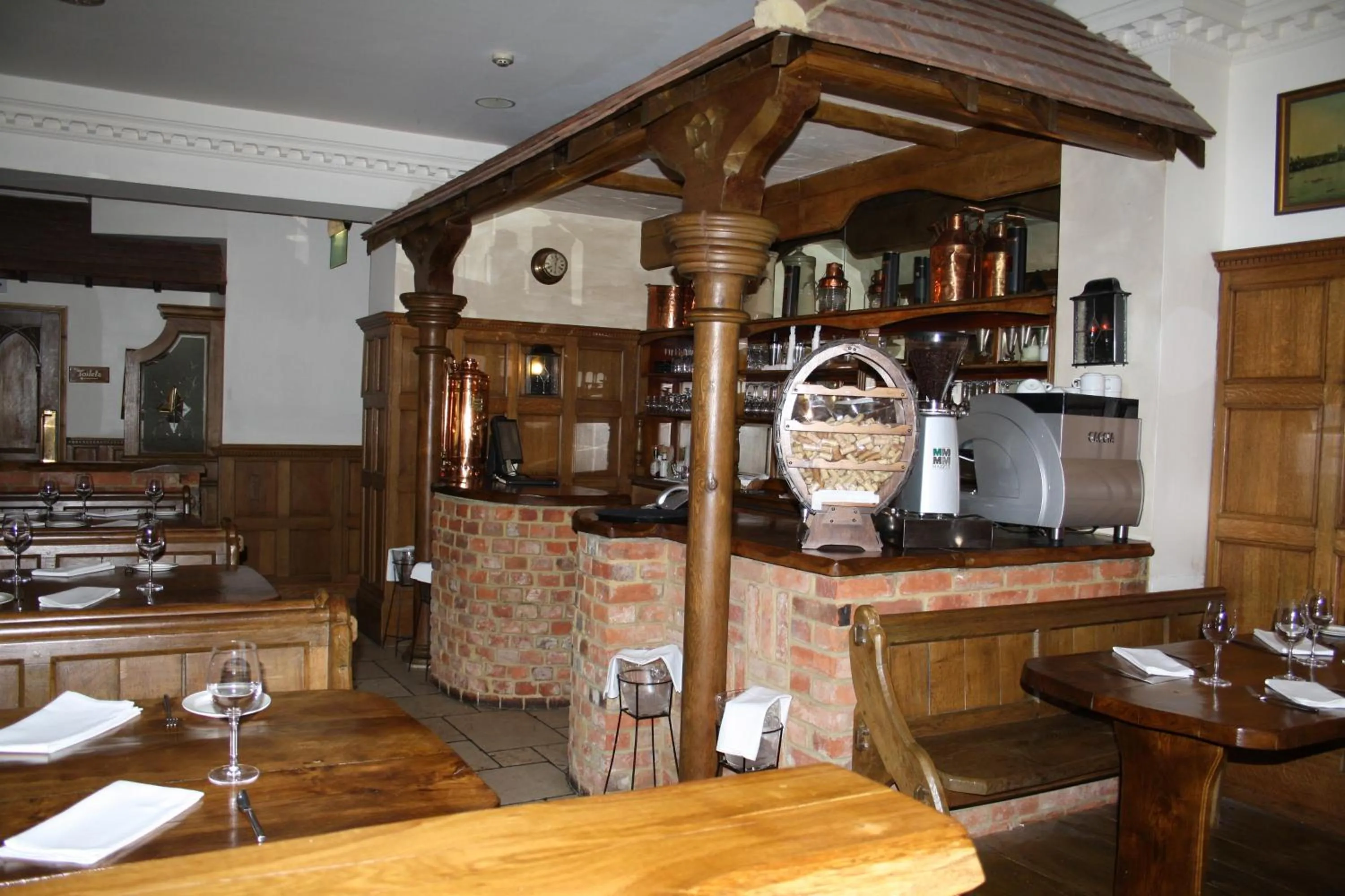 Restaurant/places to eat in Uno Thames Riverside Hotel By Uno