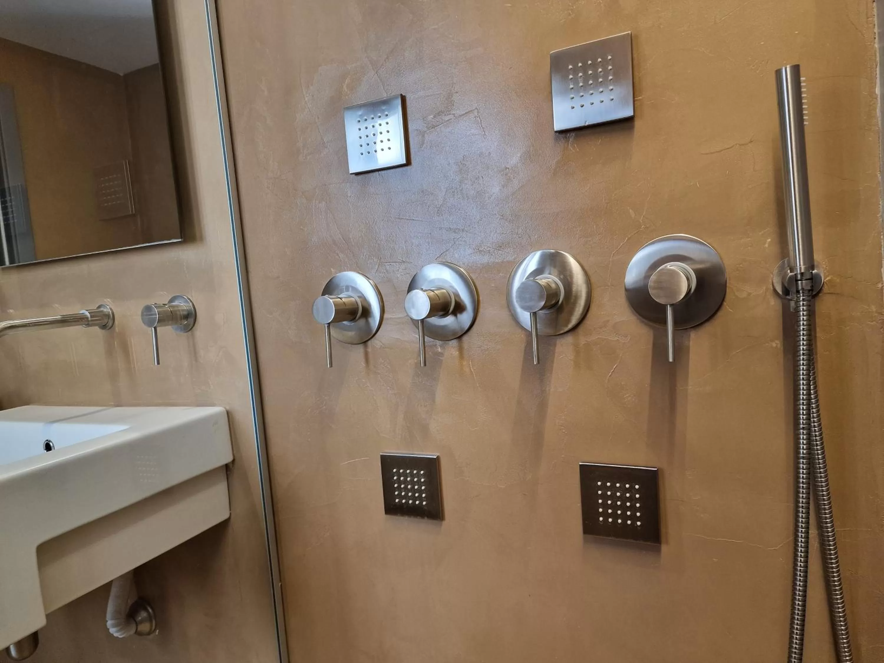 Shower, Bathroom in Locanda Susuiusu