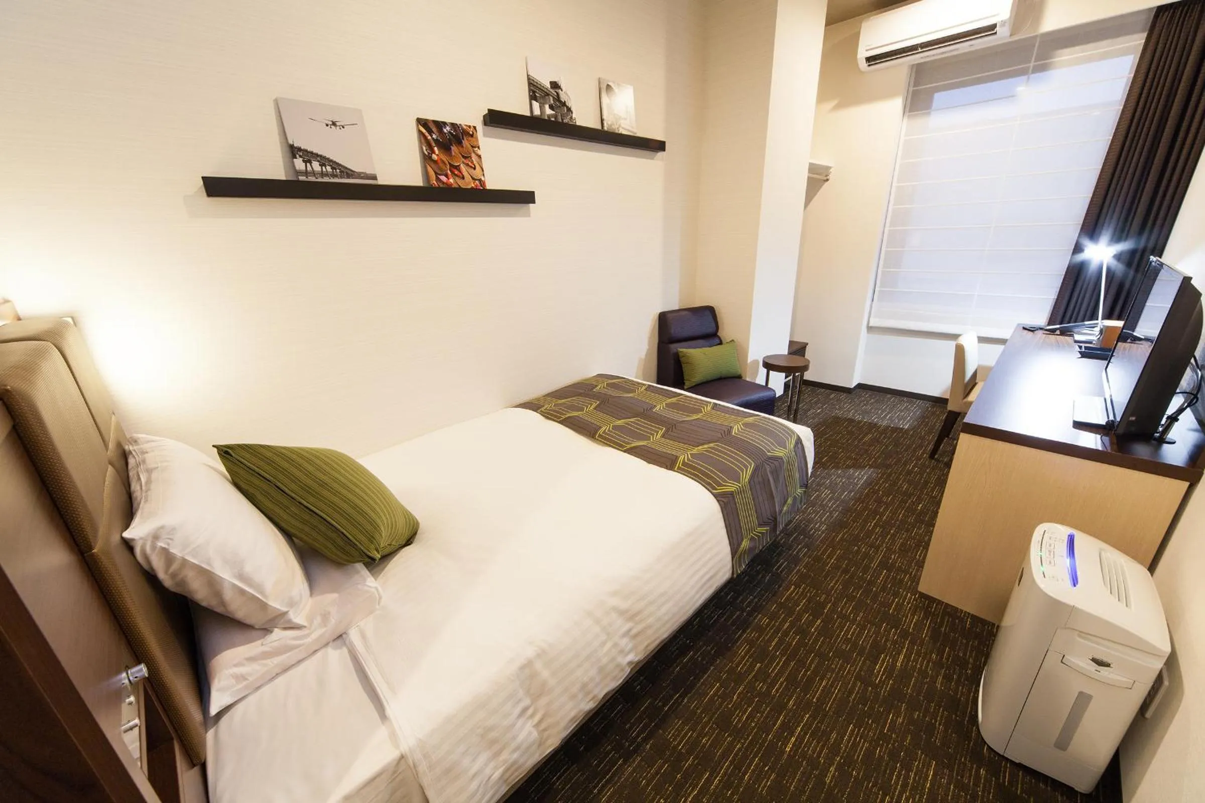 Bed in HOTEL MYSTAYS Haneda