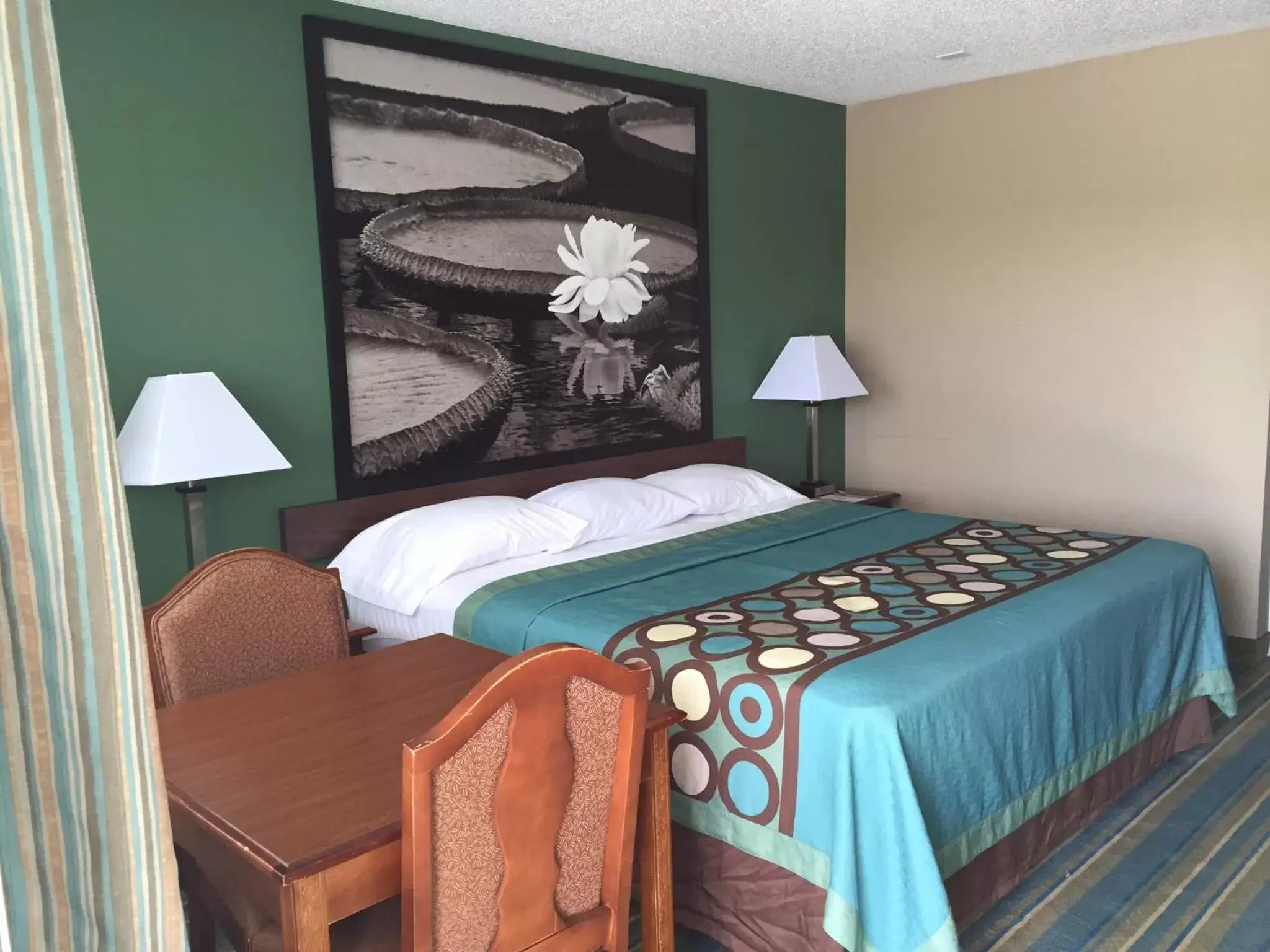 King Room - Disability Access/Non-Smoking in Super 8 by Wyndham Greencastle King Room - Disability Access/Non-Smoking in Super 8 by Wyndham Greencastle