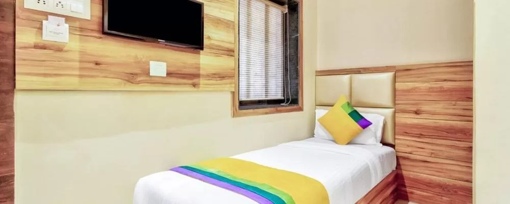 Bed in Hotel Sun City - Near Saifee Hospital And H N Reliance Hospital