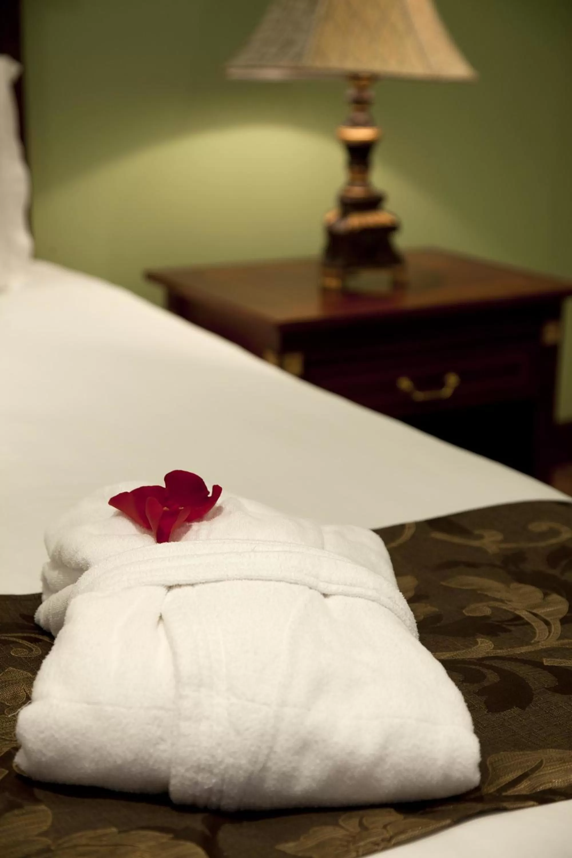 Decorative detail, Bed in Inn & Go Kuwait Plaza