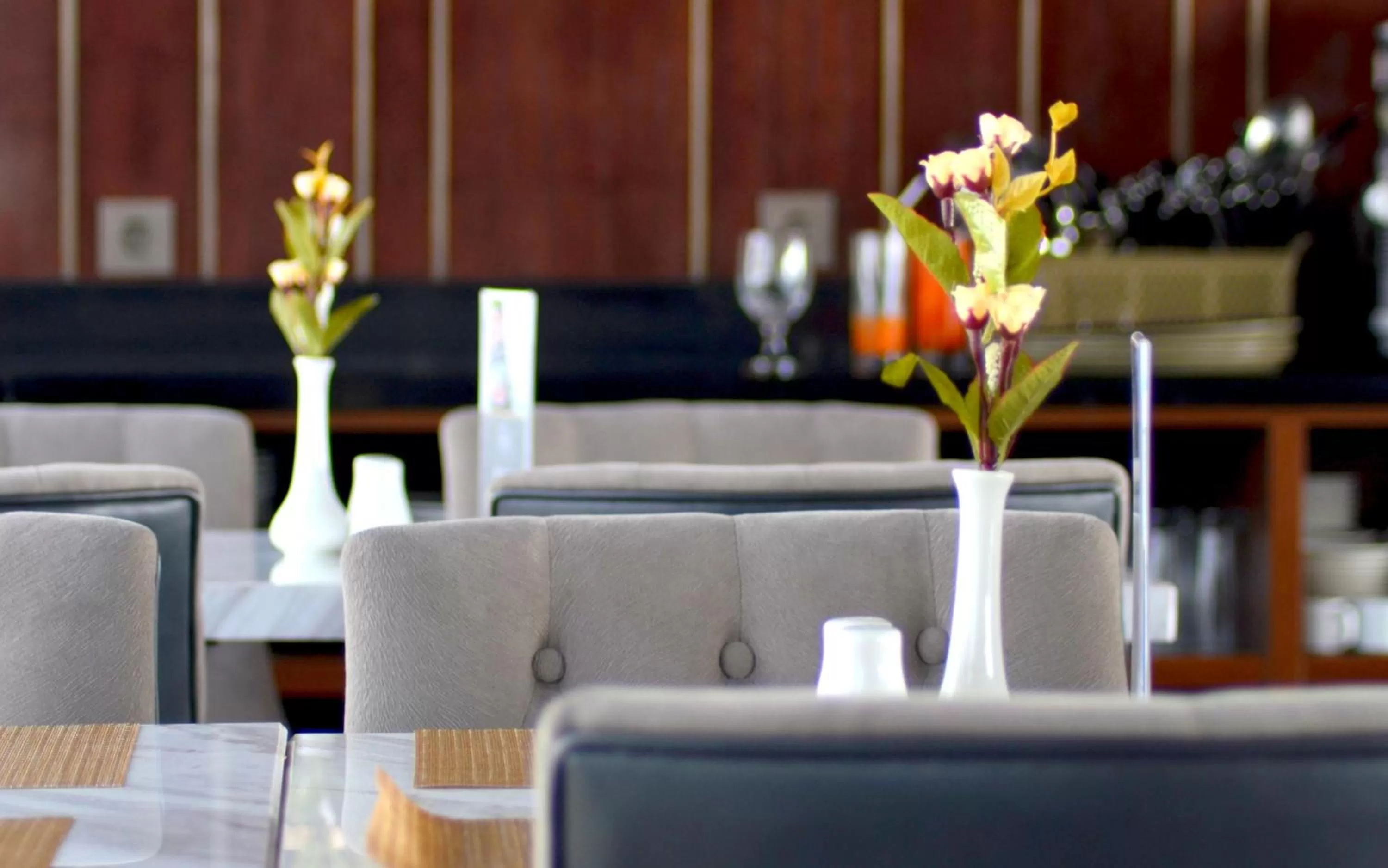 Restaurant/places to eat in Louis Kienne Hotel Simpang Lima