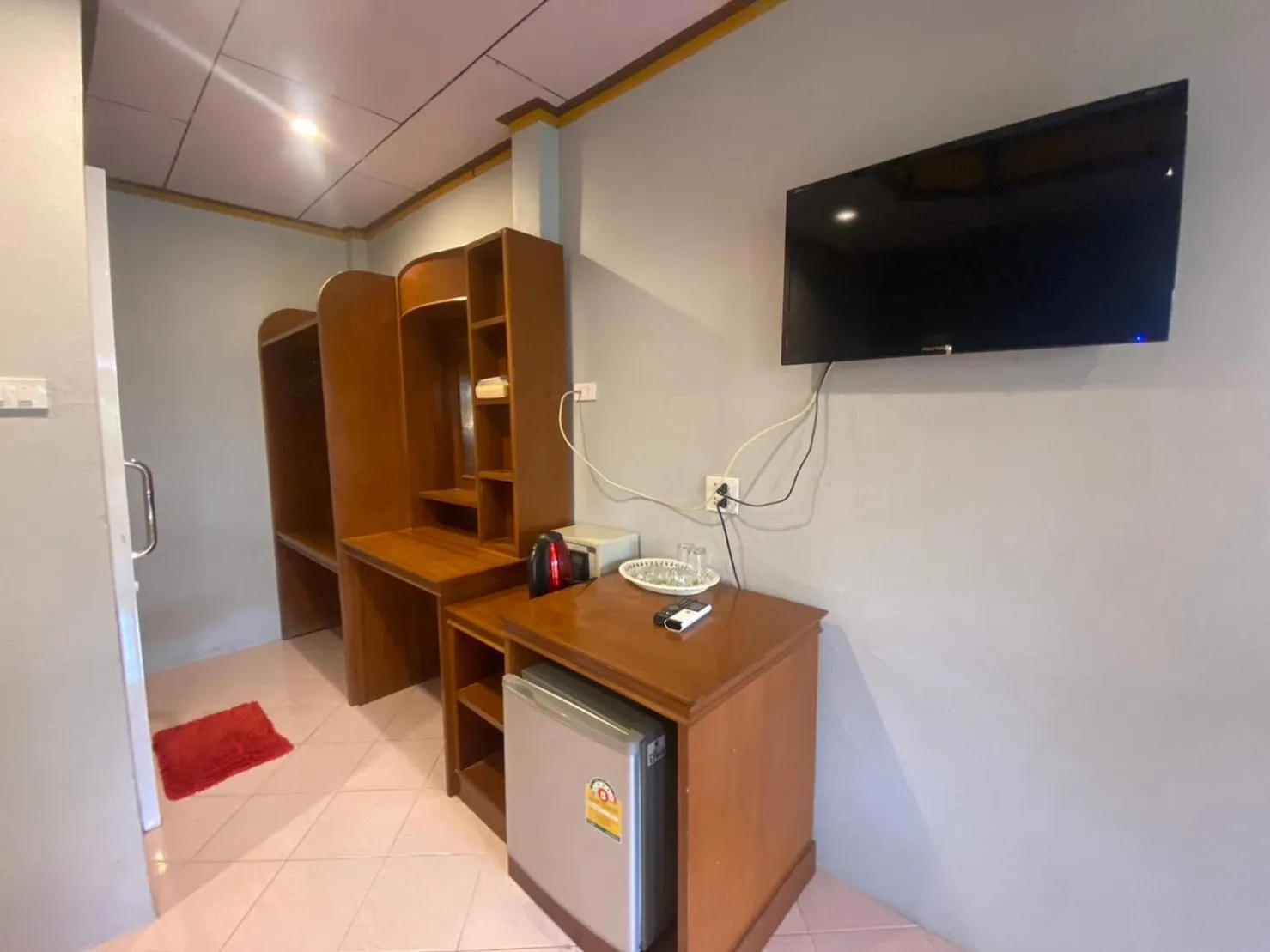 TV and multimedia in Lanta New Beach Bungalows - SHA Plus