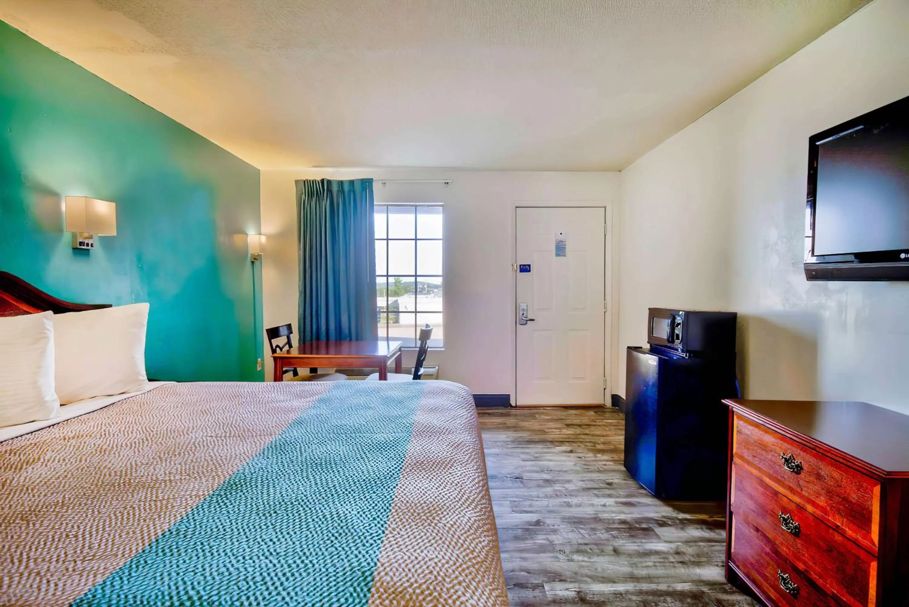 Bedroom, Bed in Motel 6-Grand Rivers, KY