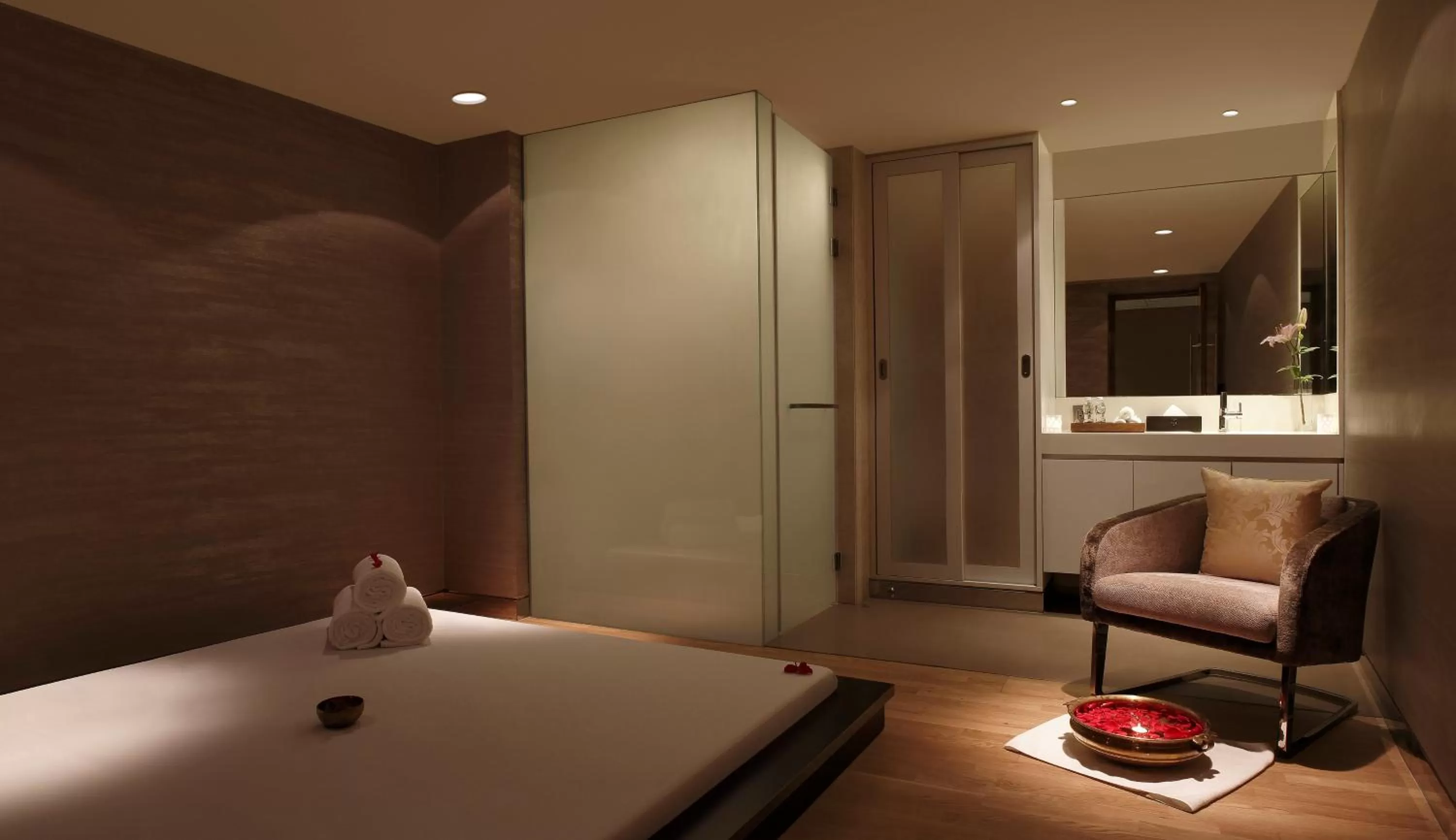 Photo of the whole room, Bed in Novotel New Delhi Aerocity