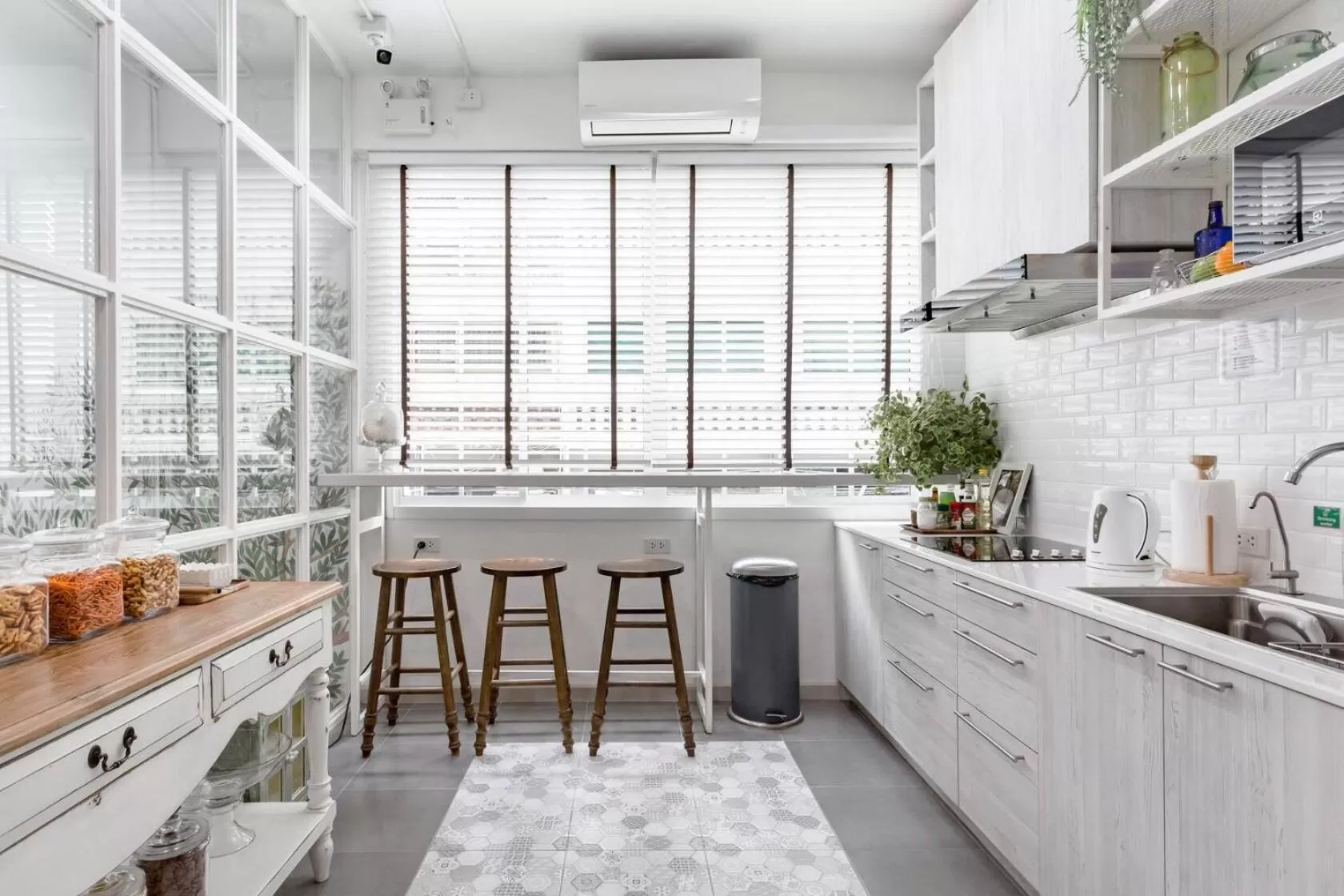 Restaurant/places to eat in Hide and Seek Boutique Hometel