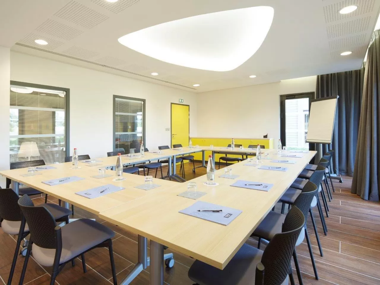 Meeting/conference room in Kyriad Prestige Pau – Palais des Sports