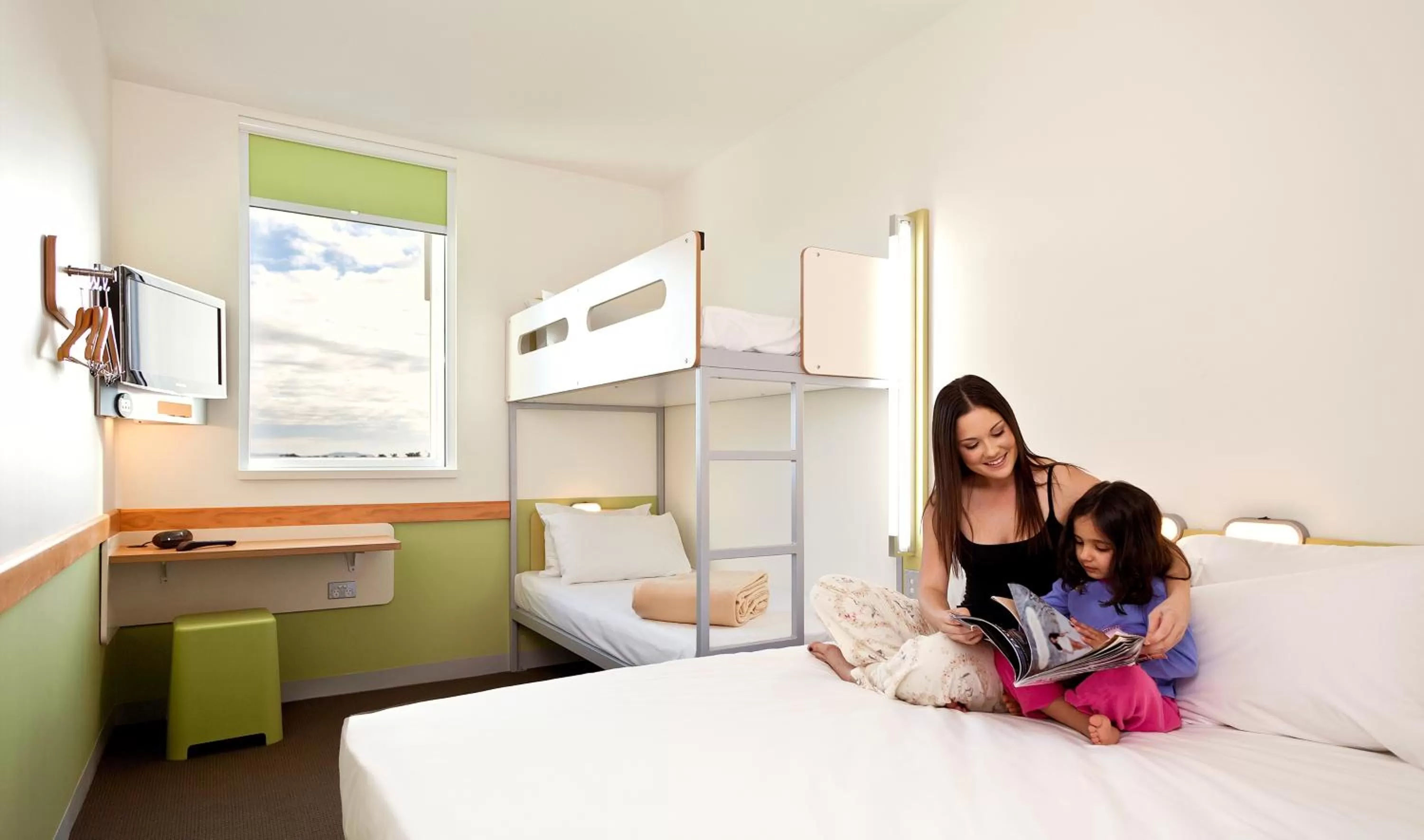 Photo of the whole room, Bed in ibis Budget Auckland Airport