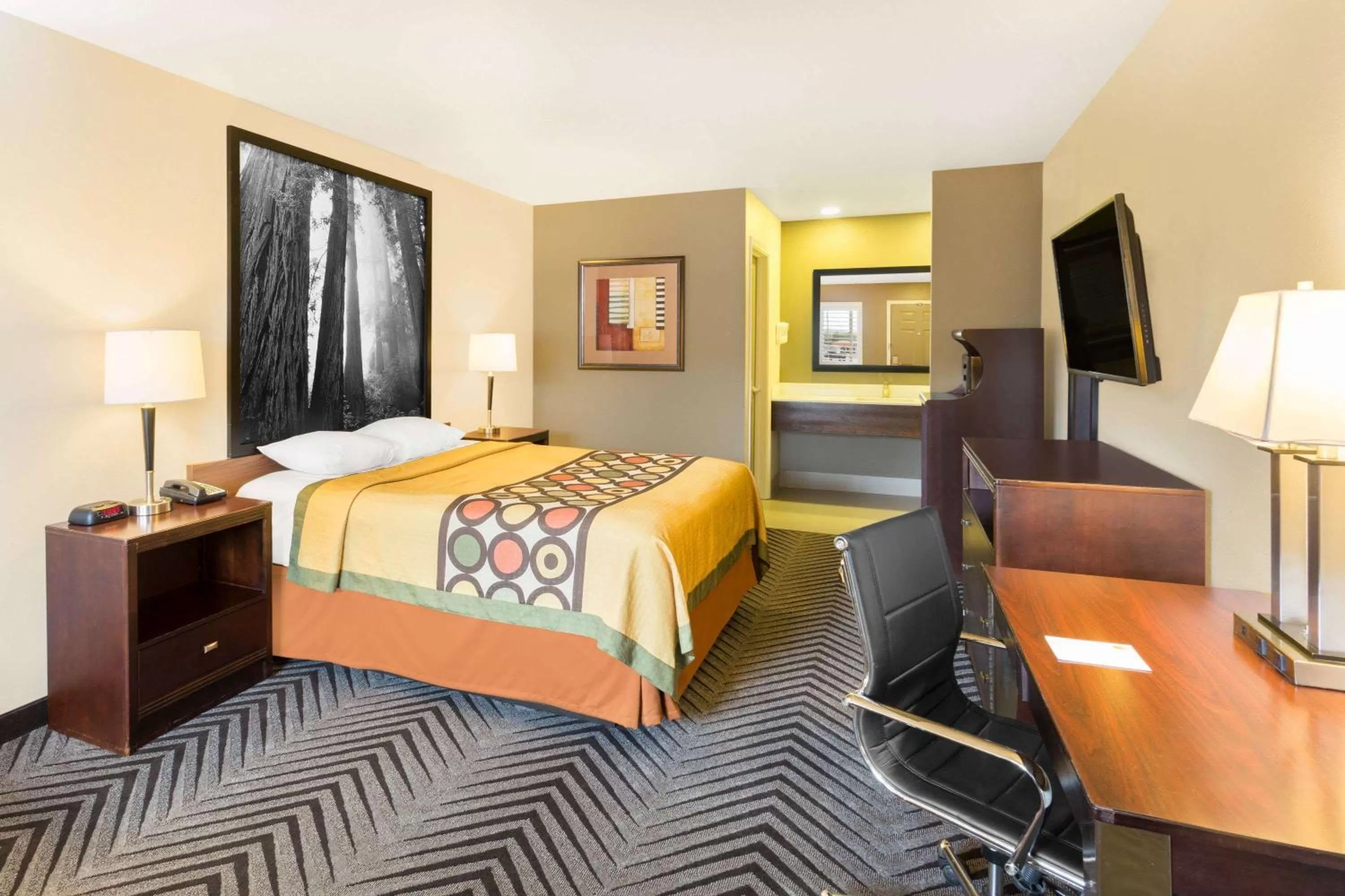 Photo of the whole room, Bed in Super 8 by Wyndham Fortuna