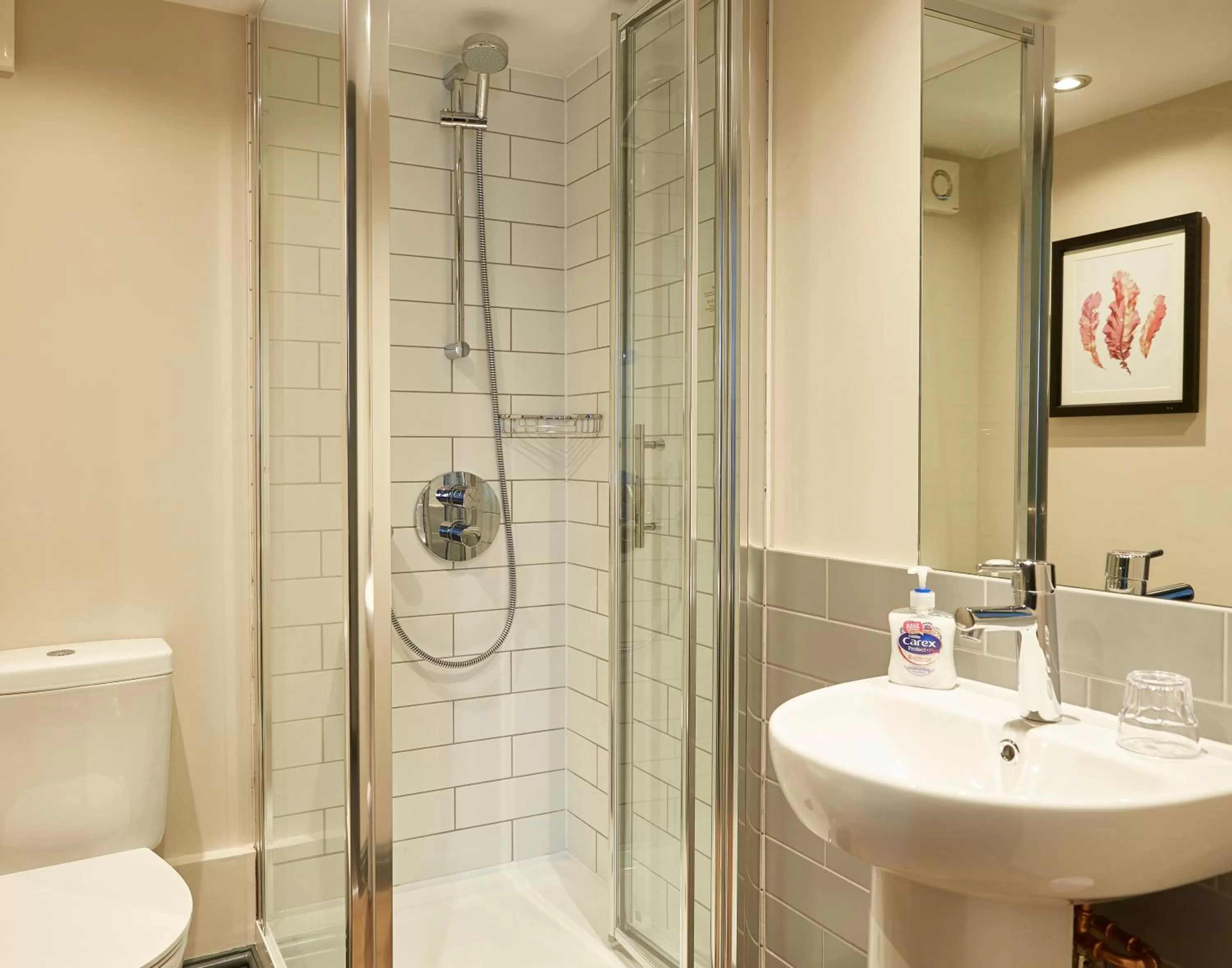 Shower in New Inn by Greene King Inns