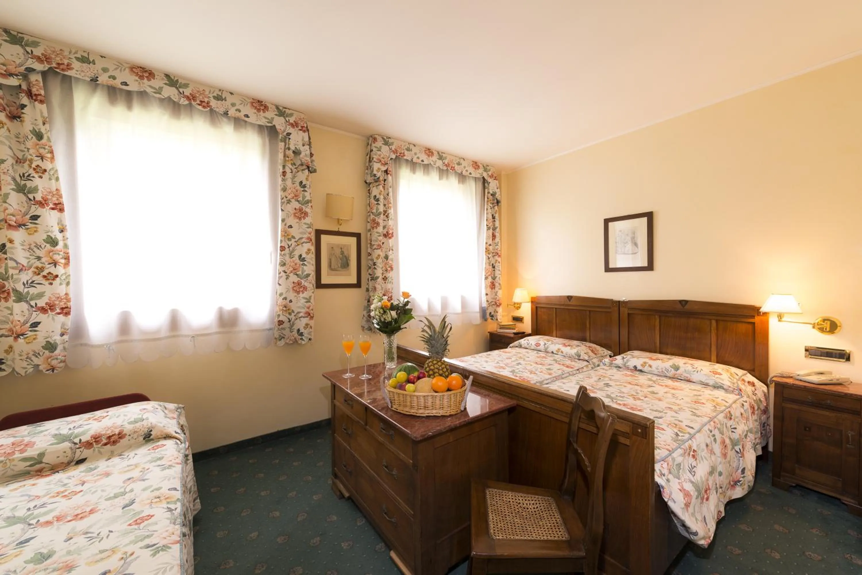 Photo of the whole room, Bed in Relais Leon d'Oro