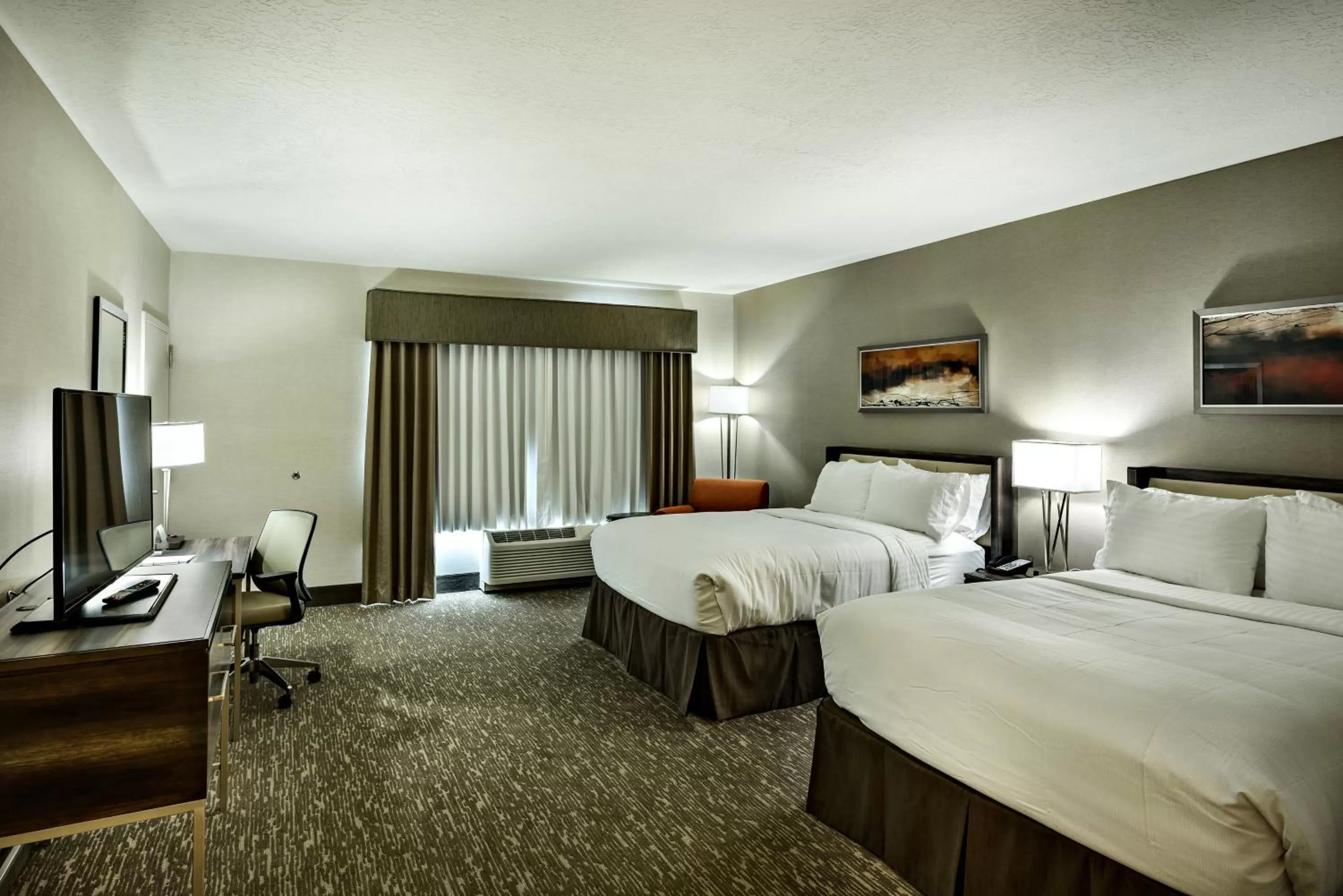 Photo of the whole room, Bed in Holiday Inn St. George Convention Center by IHG