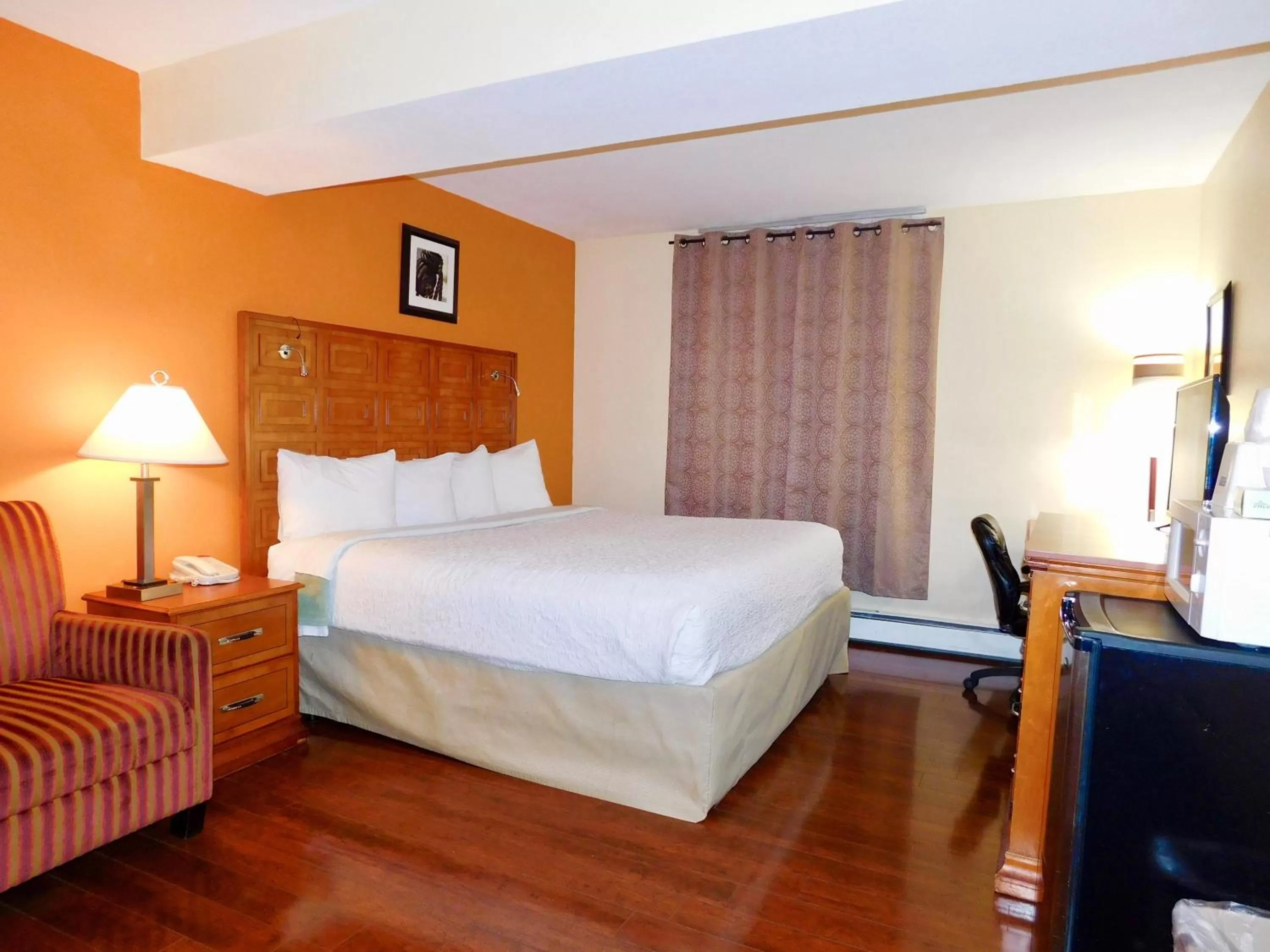 Photo of the whole room, Bed in Americas Best Value Inn & Suites Anchorage Airport