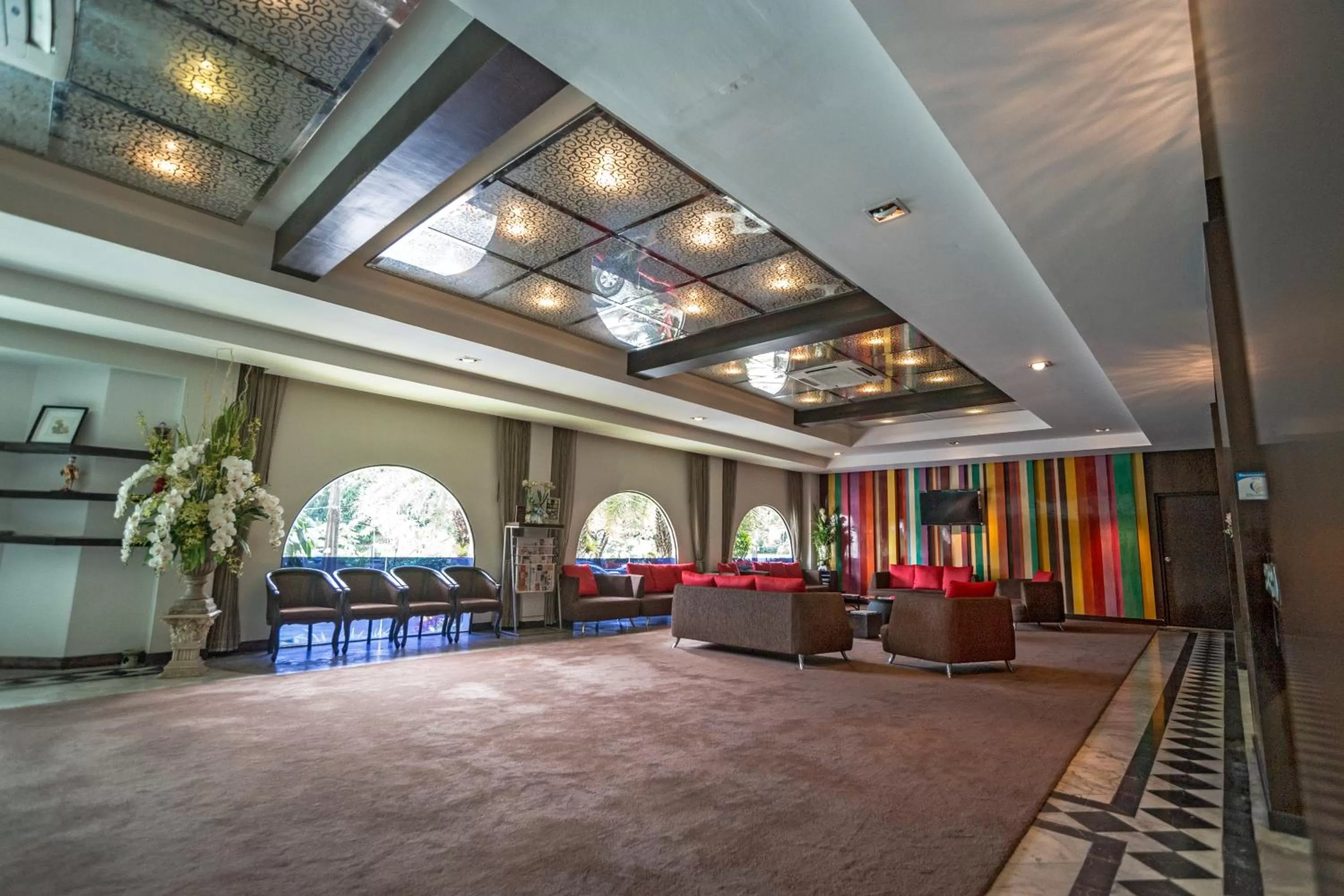 Kiss Gardenhome Chic Hotel