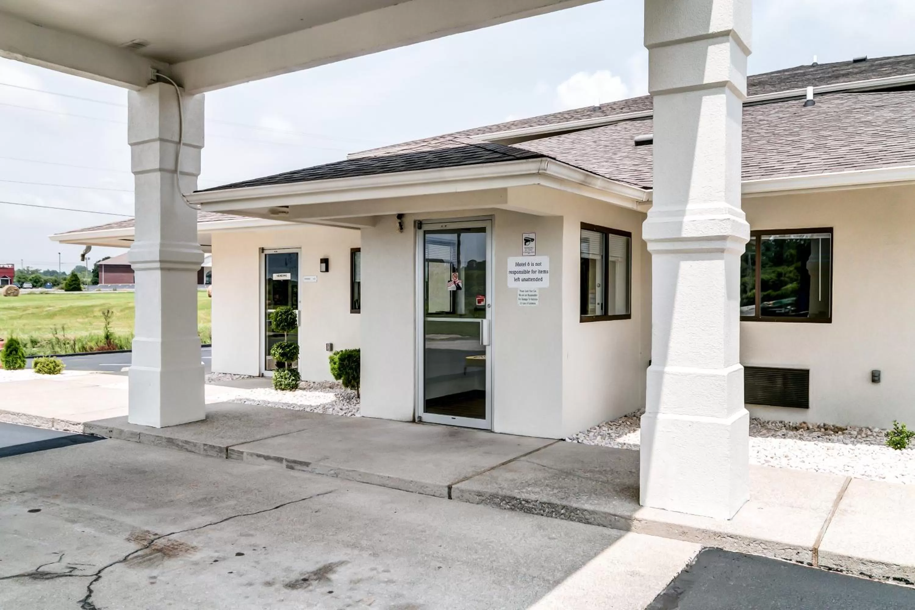 Property building in Motel 6-Berea, KY