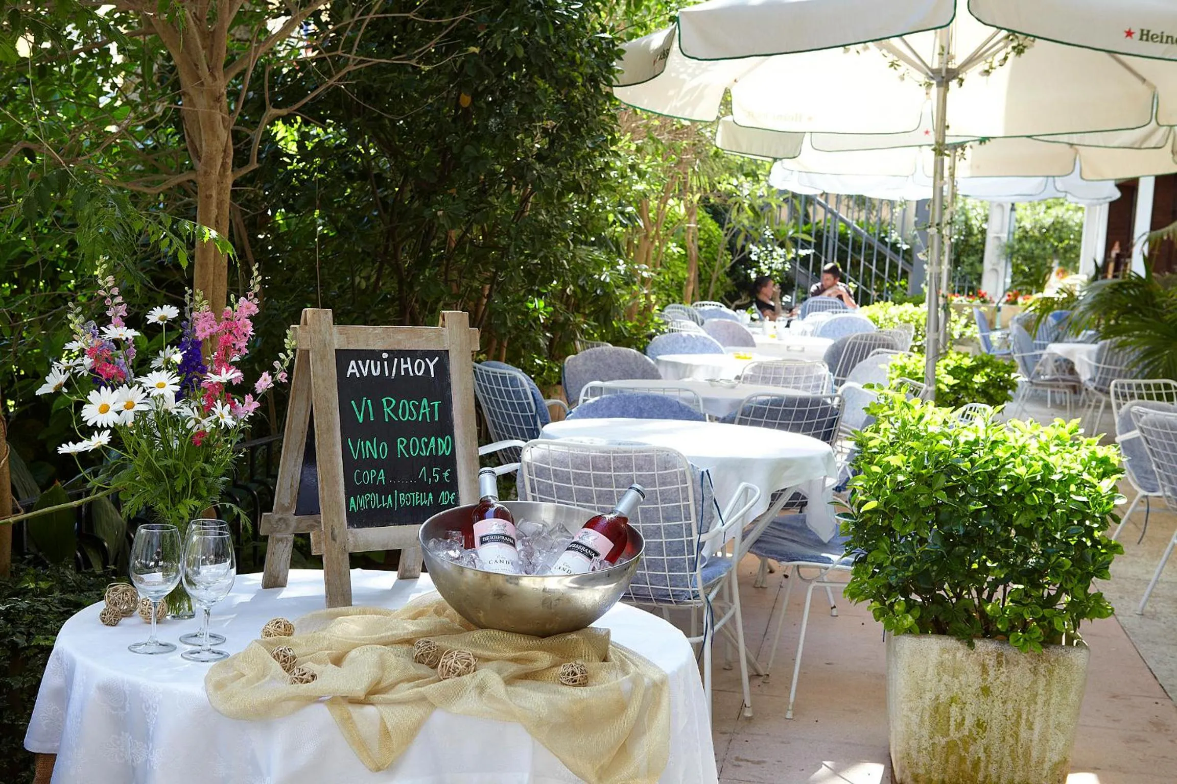 Restaurant/places to eat in Hotel Bell Repos