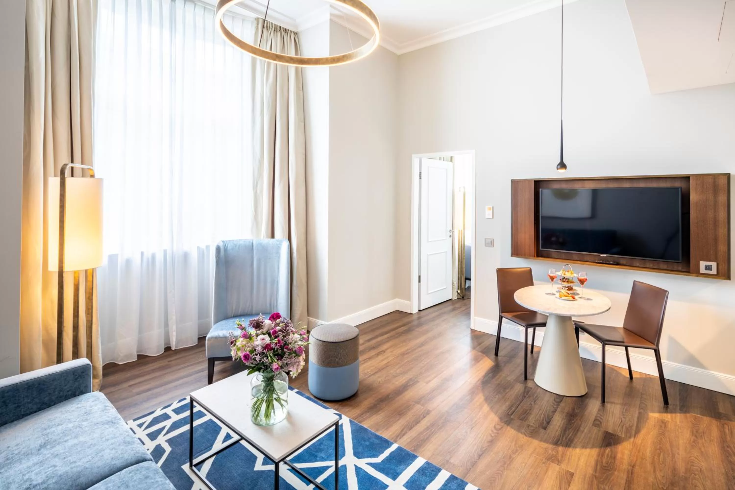 TV and multimedia in Fraser Suites Hamburg