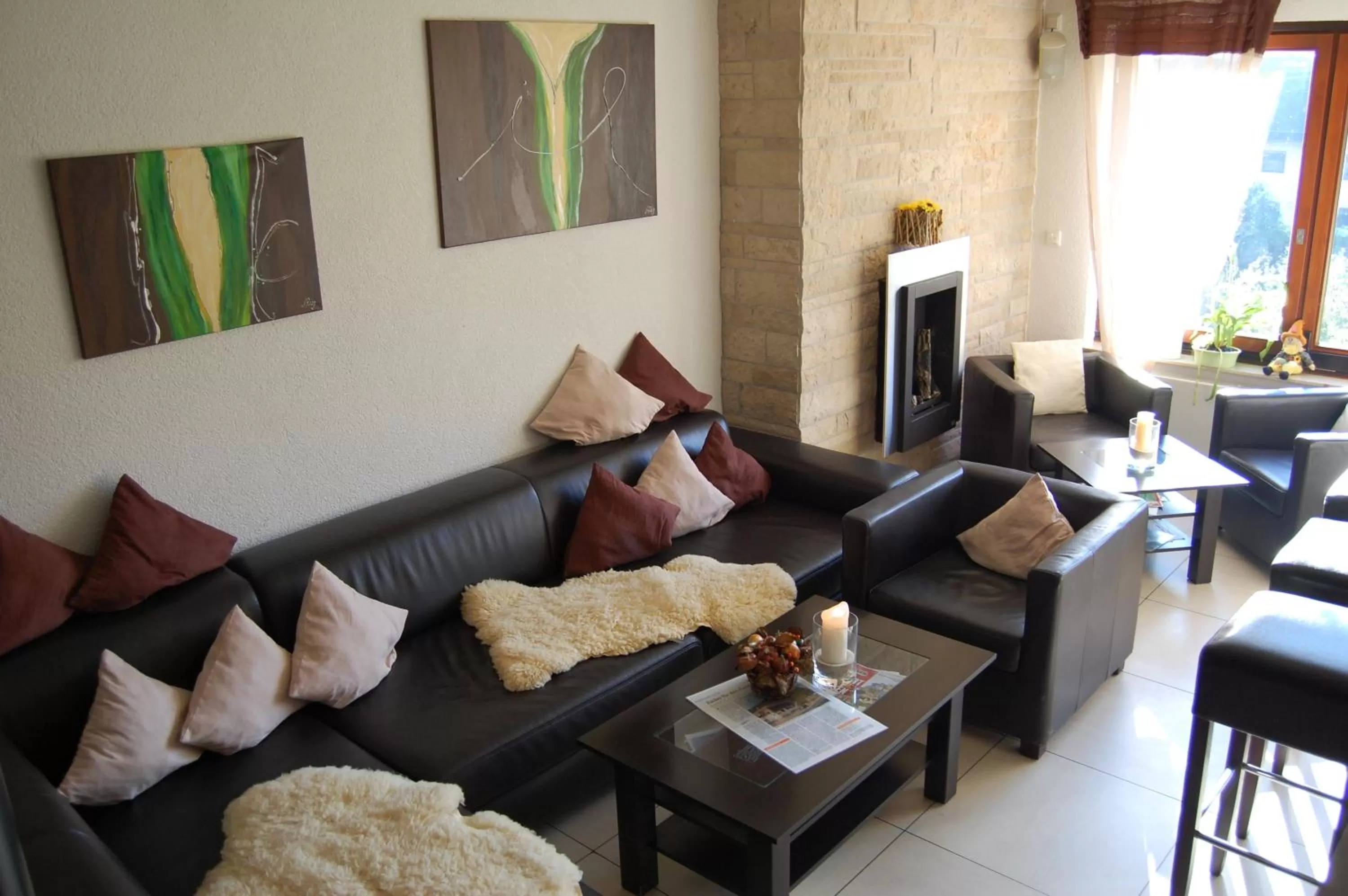 Communal lounge/ TV room in Hotel Grüner Baum mit Restaurant & Wellness