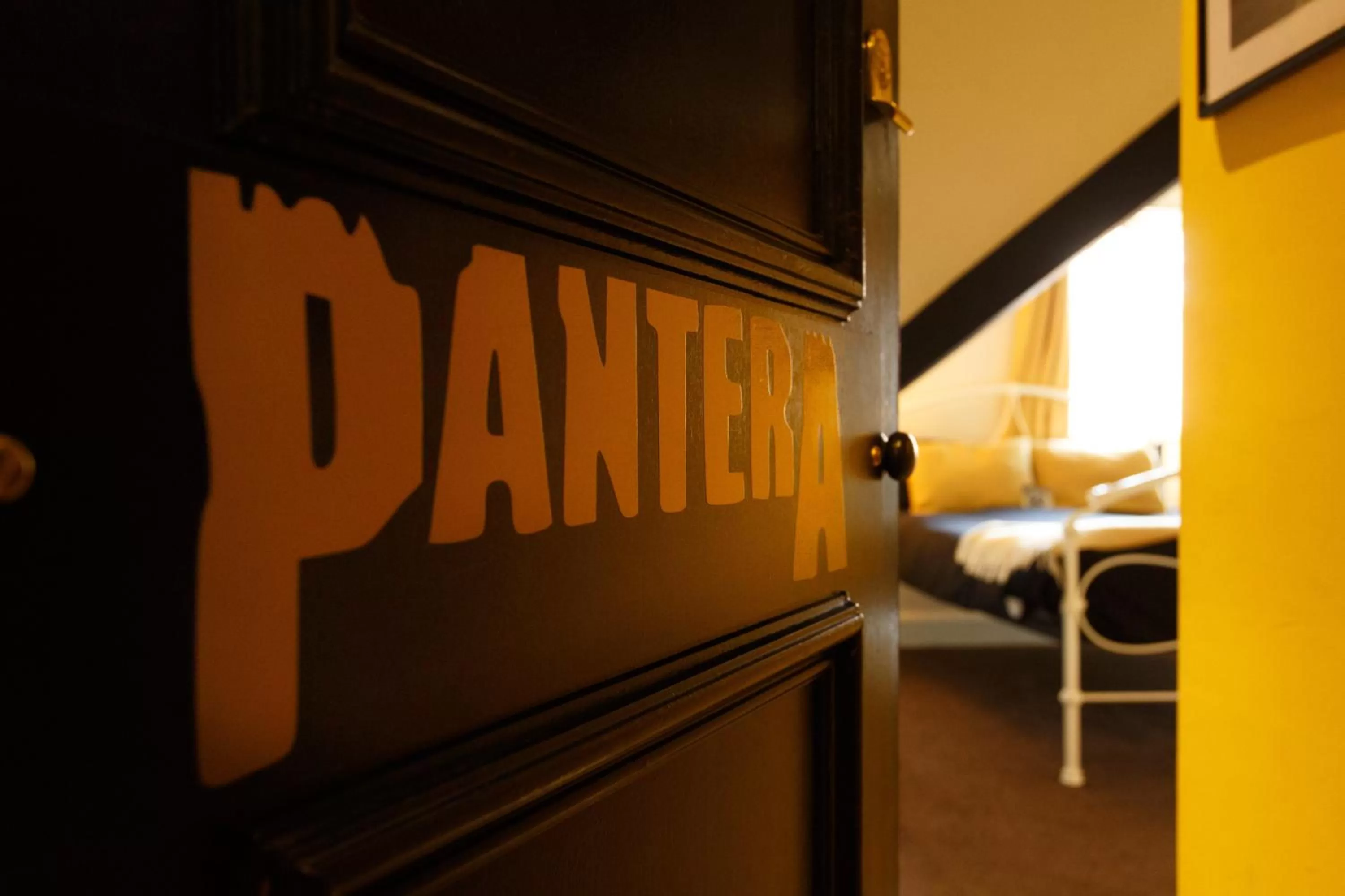 Bedroom in The Saddle Inn