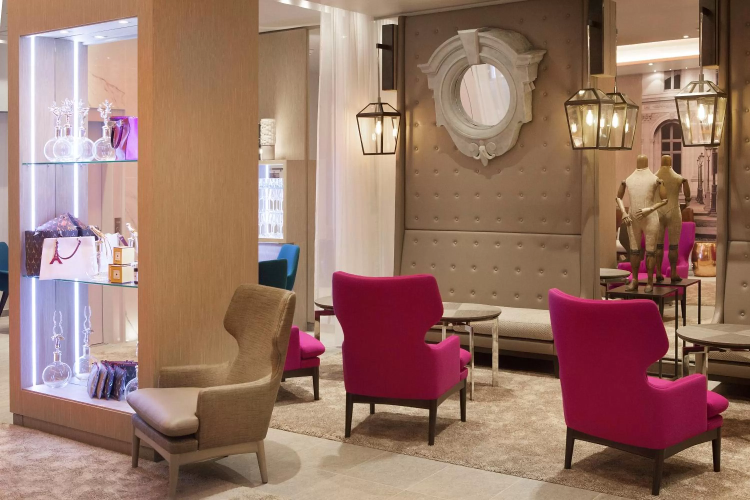 Lobby or reception in Hotel La Lanterne & Spa By Timhotel