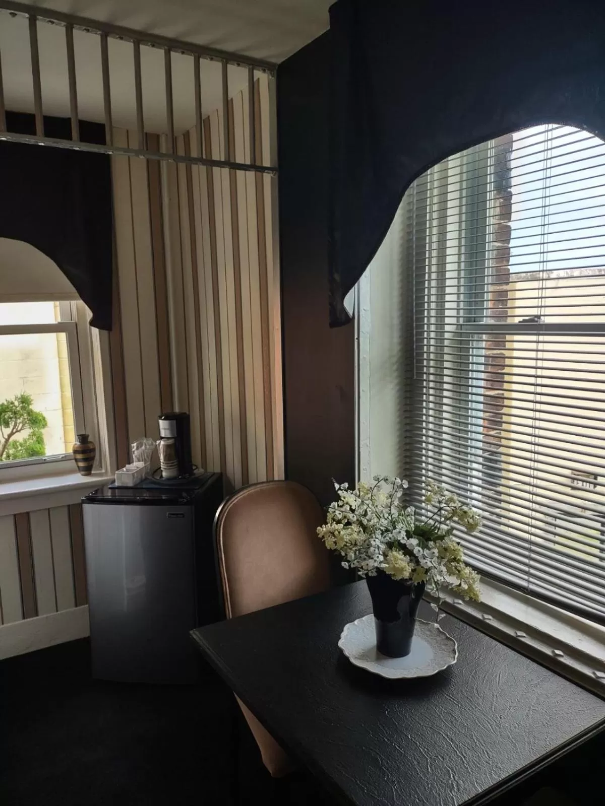 Coffee/tea facilities, Seating Area in The King George Inn