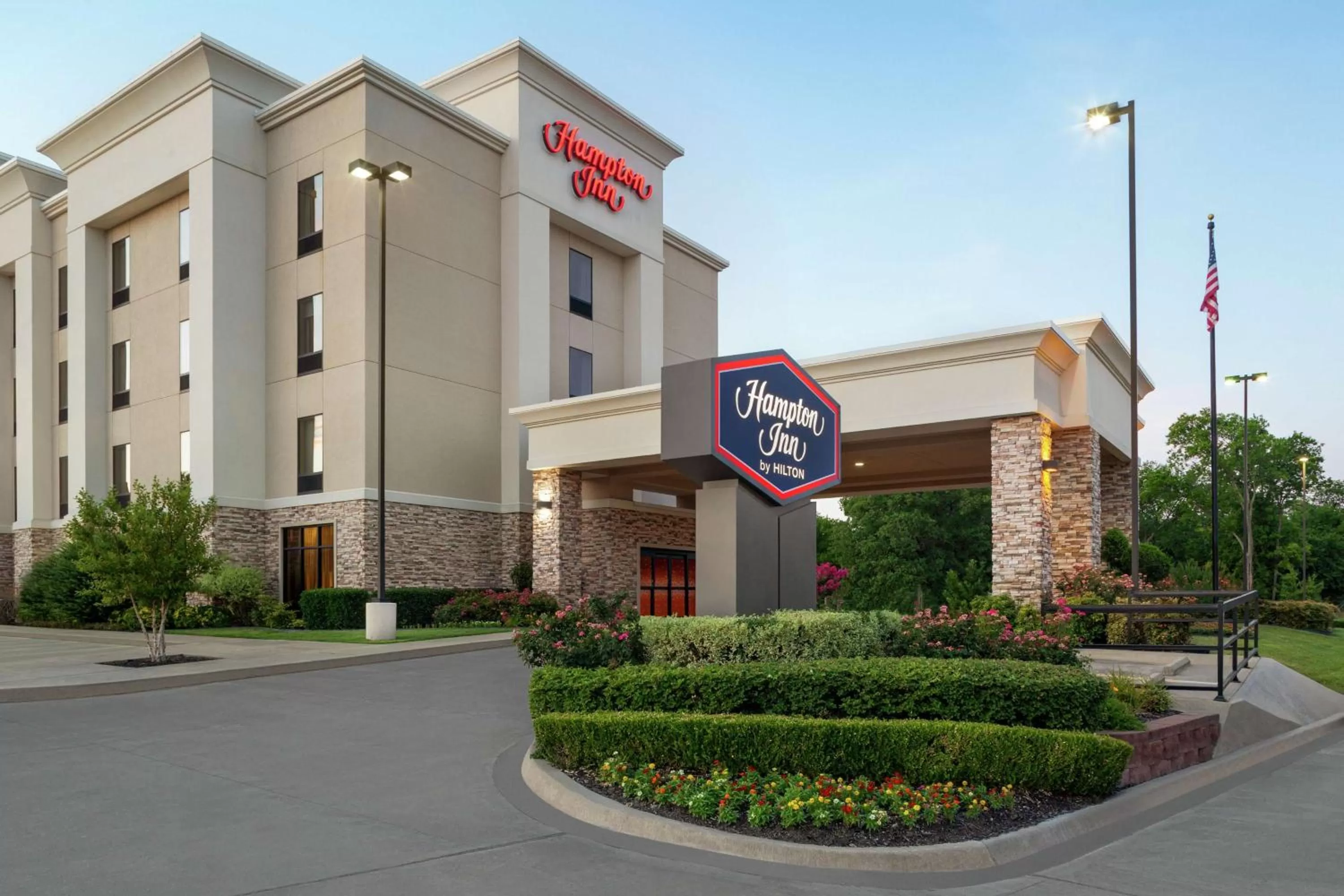 Property building in Hampton Inn Sulphur Springs