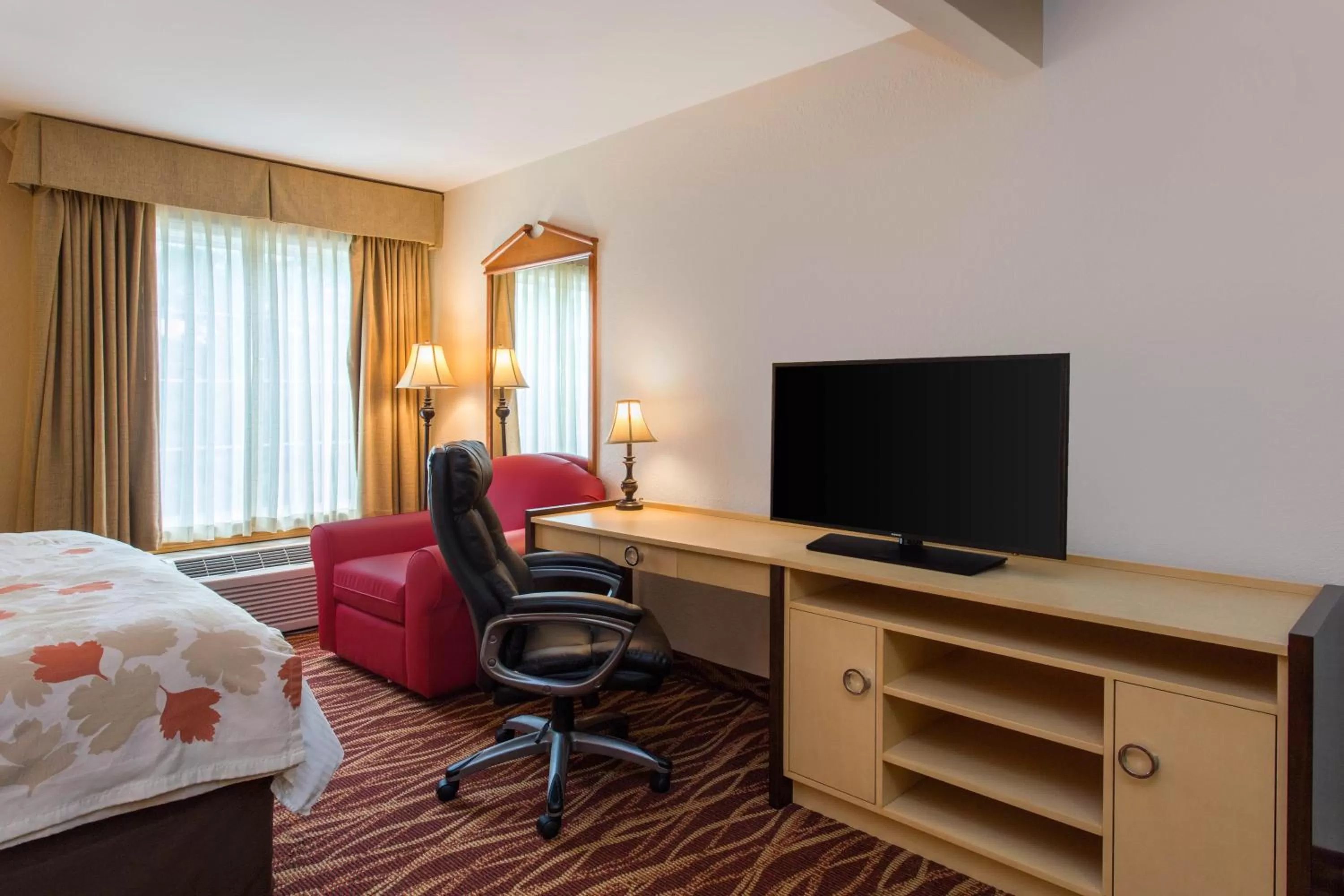 TV and multimedia, Bed in Hawthorn Suites by Wyndham Allentown-Fogelsville