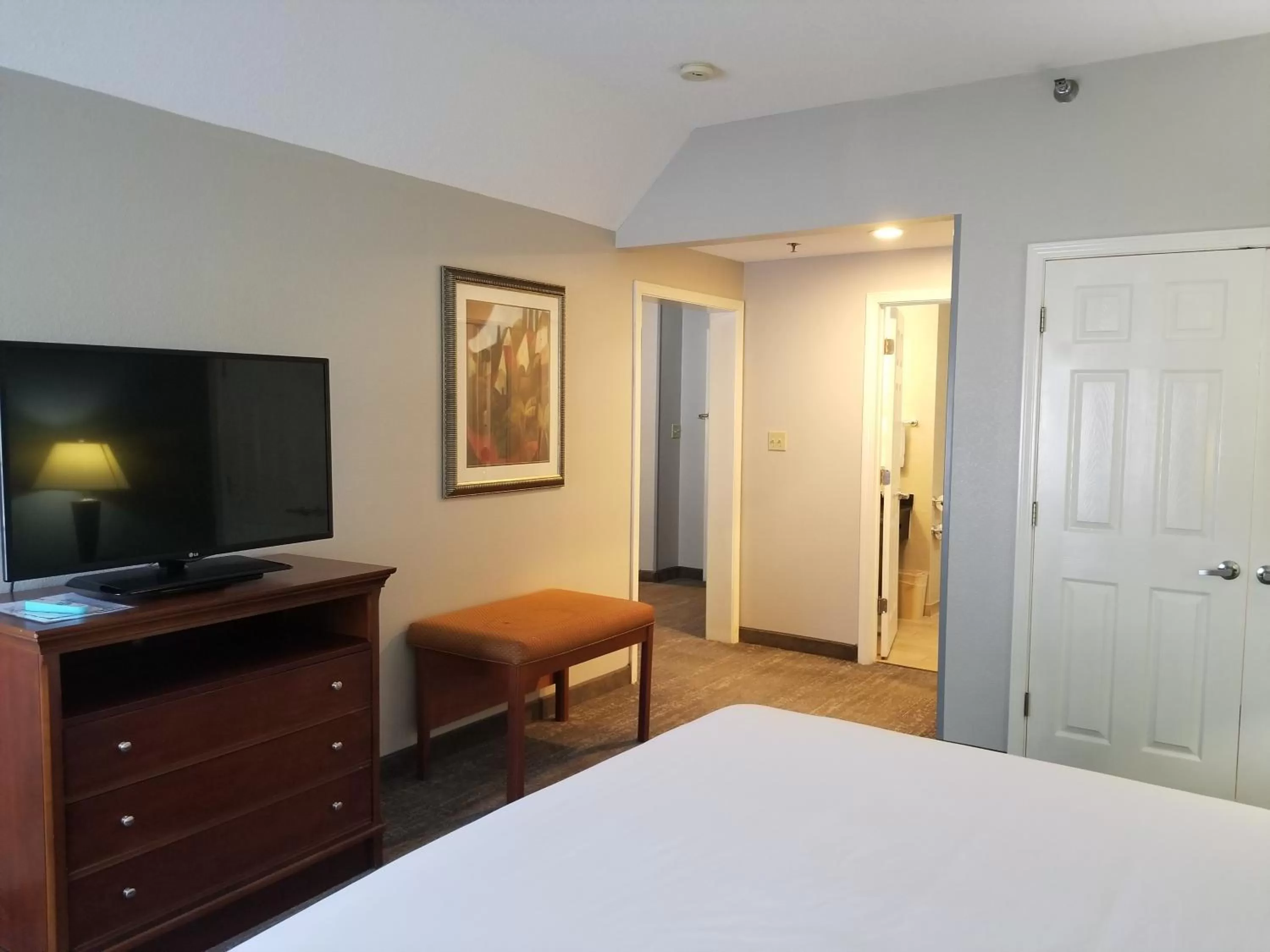 Photo of the whole room, Bed in Wingate by Wyndham Port Wentworth Savannah Area