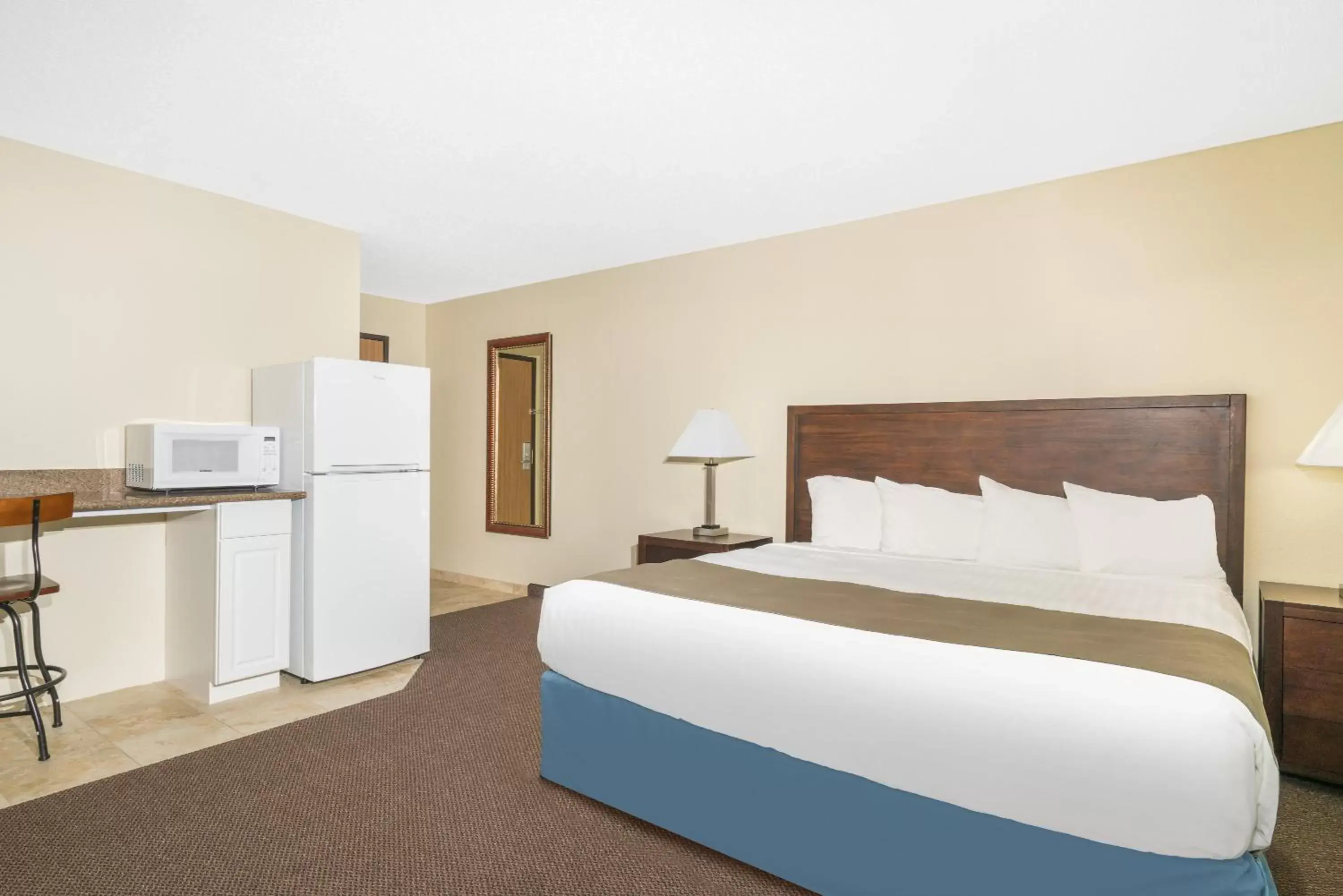 Two-Bedroom Suite with One King and One Double Bed with Sofa Bed - Non-Smoking in Days Inn & Suites by Wyndham Baxter Brainerd Area Two-Bedroom Suite with One King and One Double Bed with Sofa Bed - Non-Smoking in Days Inn & Suites by Wyndham Baxter Brainerd Area