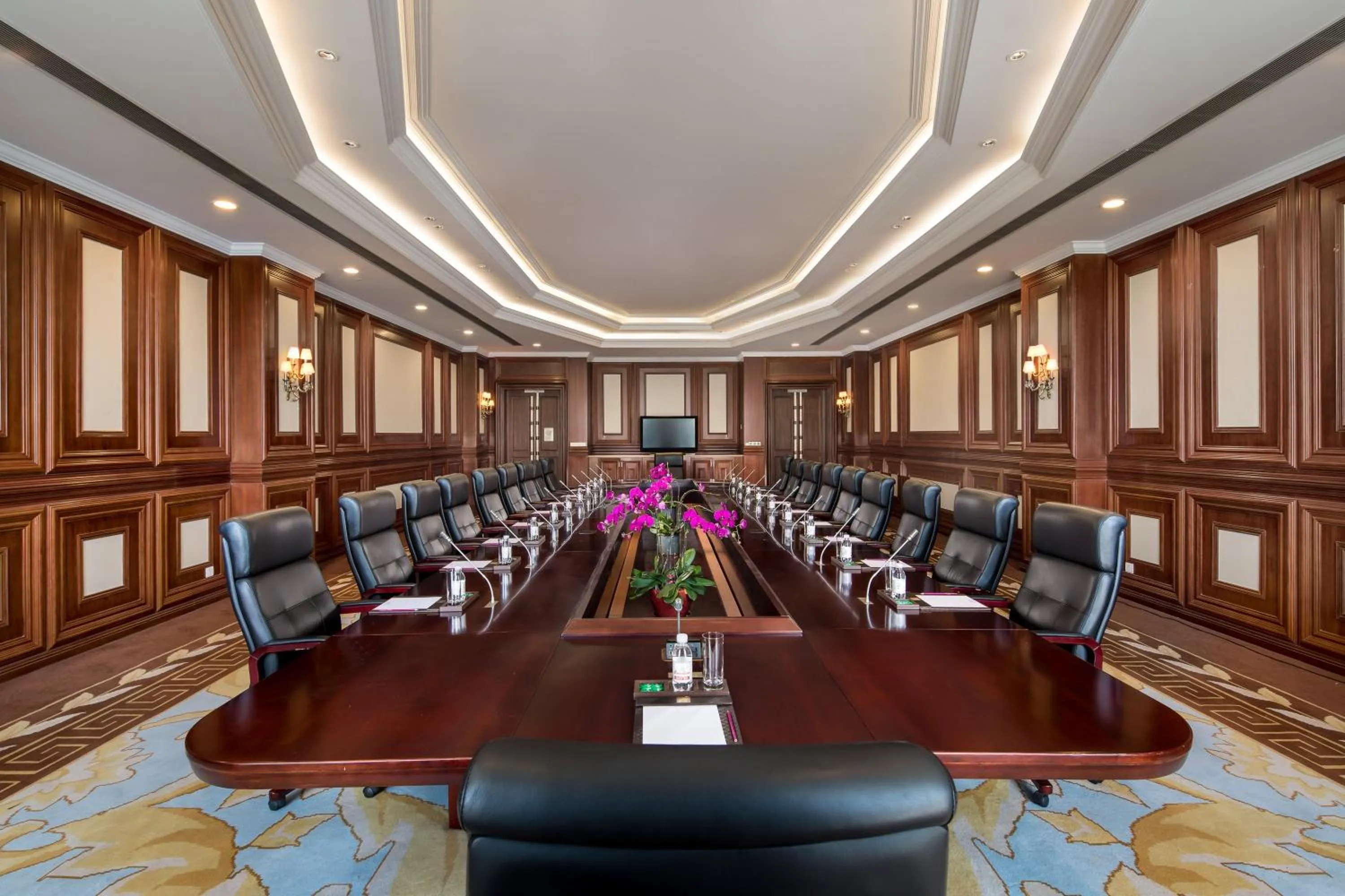 Meeting/conference room in Crowne Plaza Ocean Spring Resort by IHG