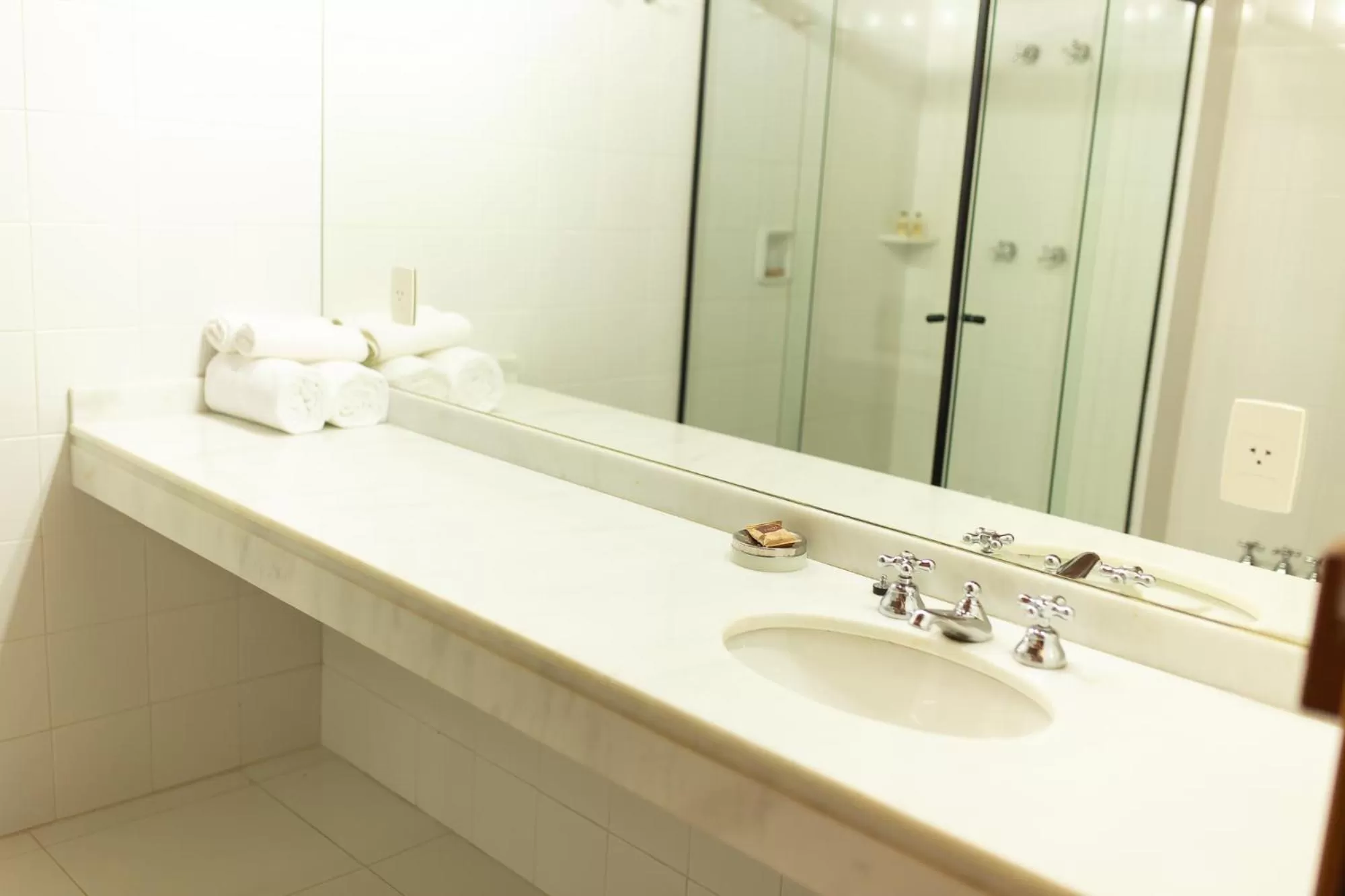 Shower in Santa Clara Hotel