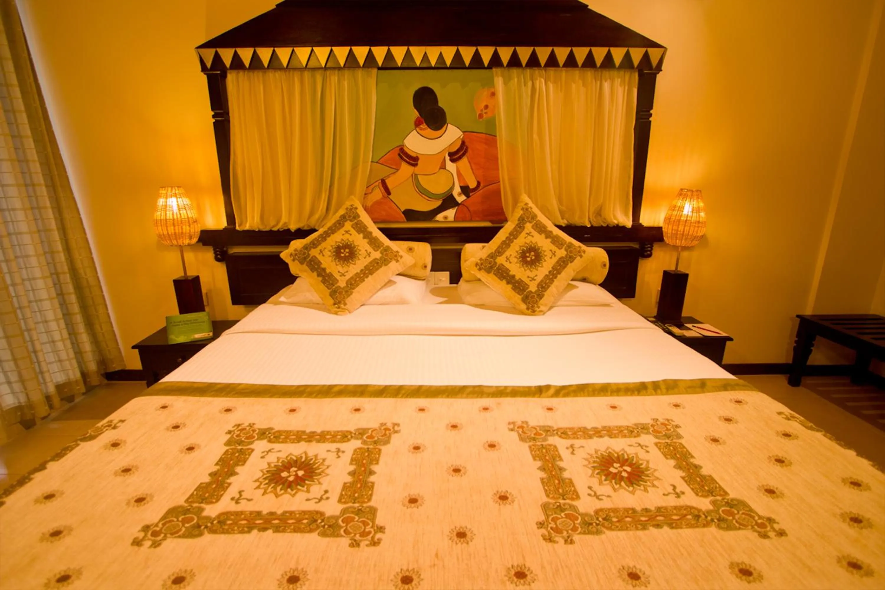 Bed in Randholee Resort & Spa