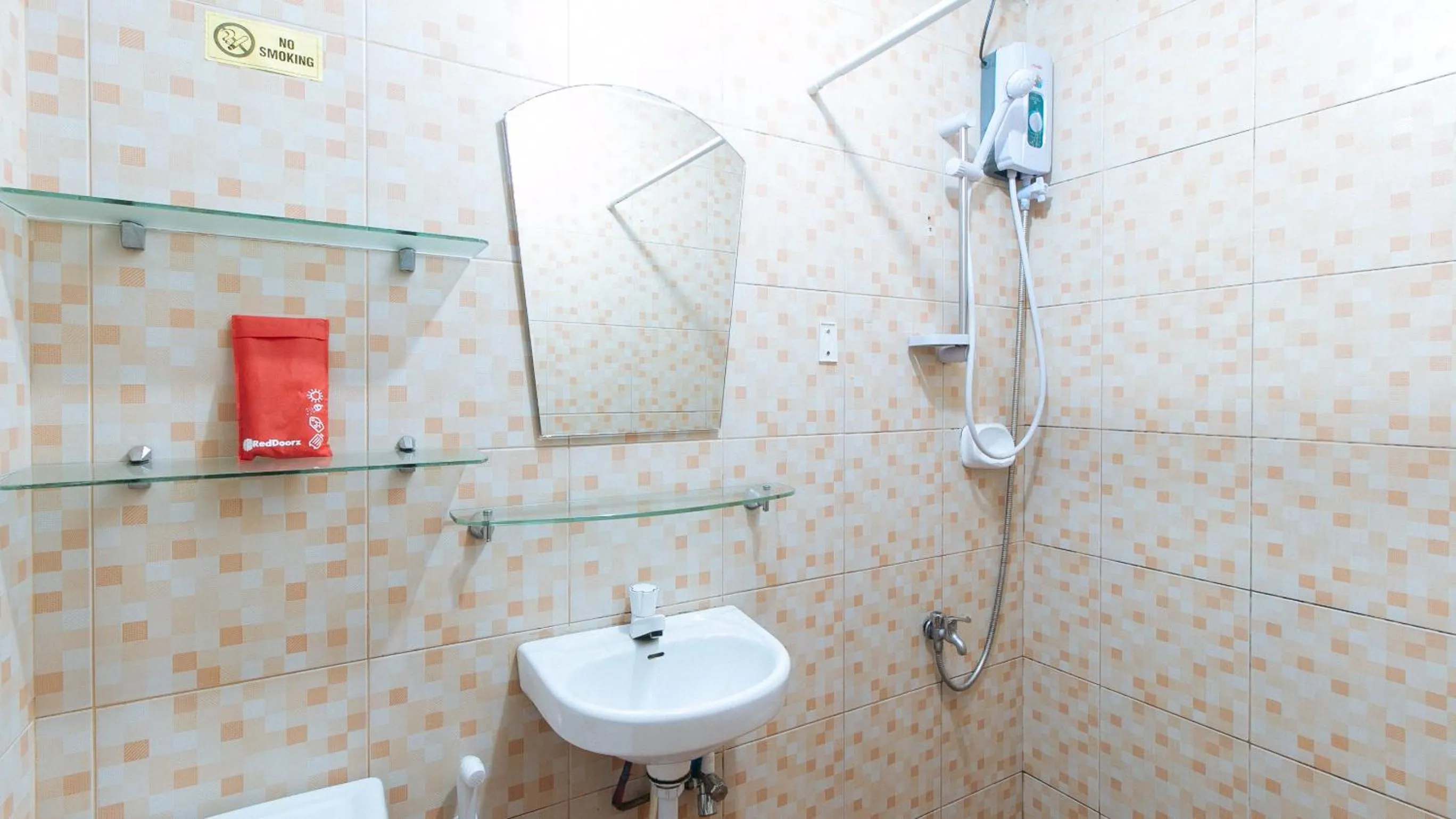 Bedroom, Bathroom in L Mansion 2 Palanan Makati City