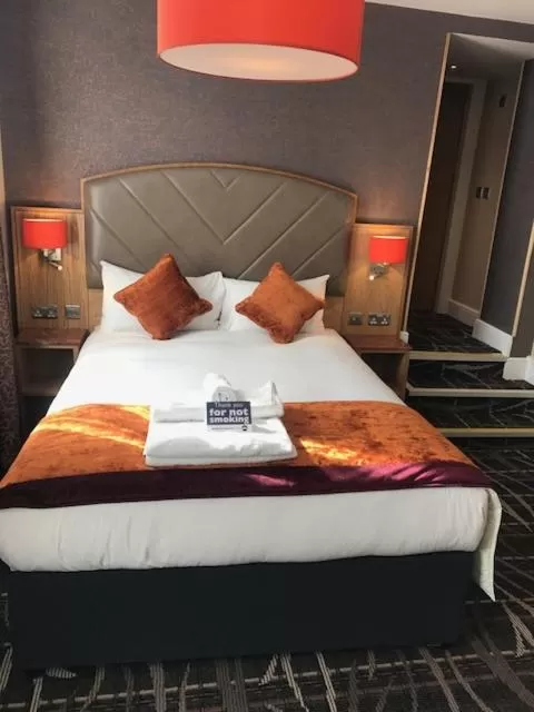 Bed in The Crown Hotel Wetherspoon