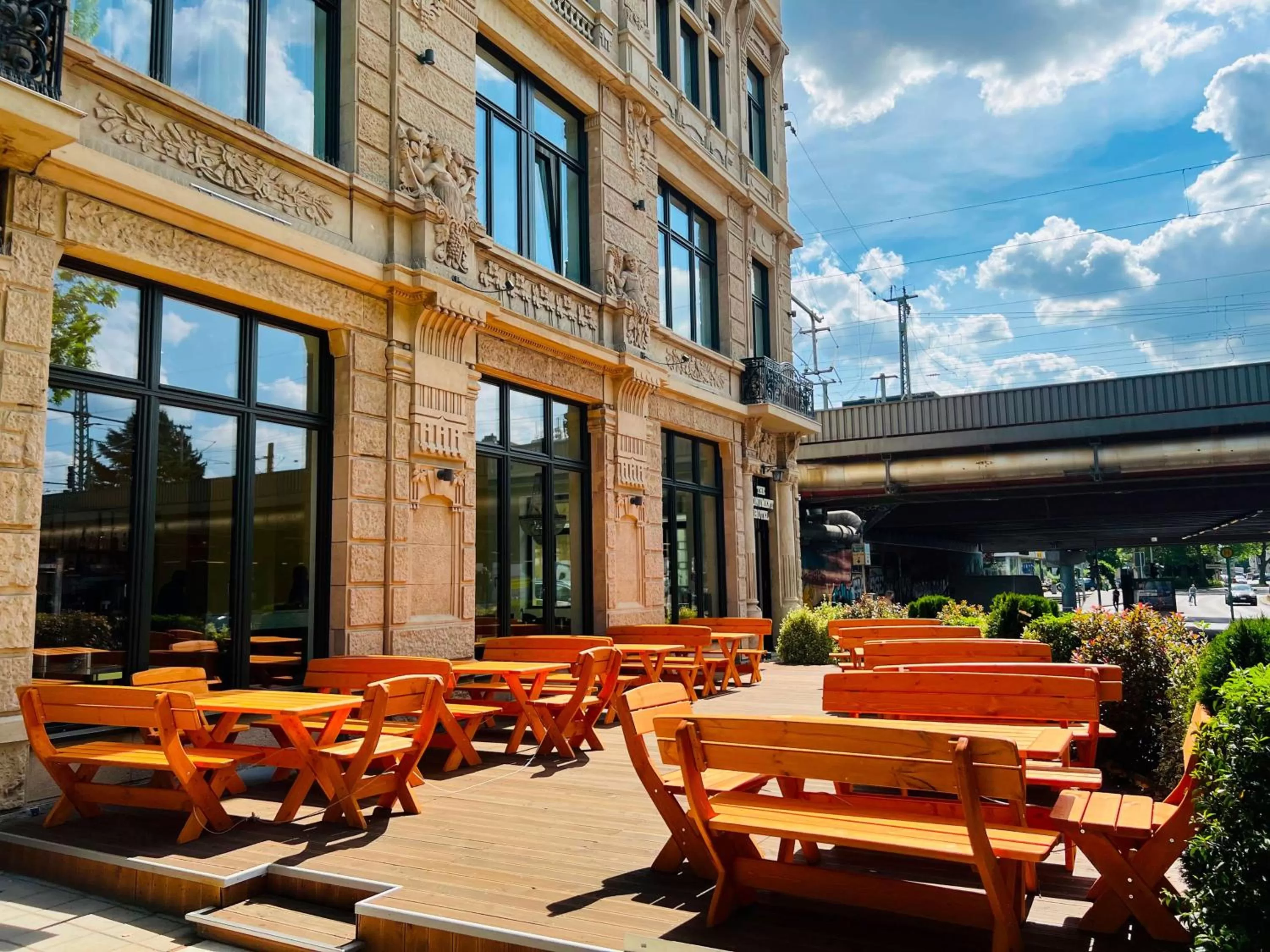 Property building, Restaurant/Places to Eat in The Monument Hotel - BW Signature Collection