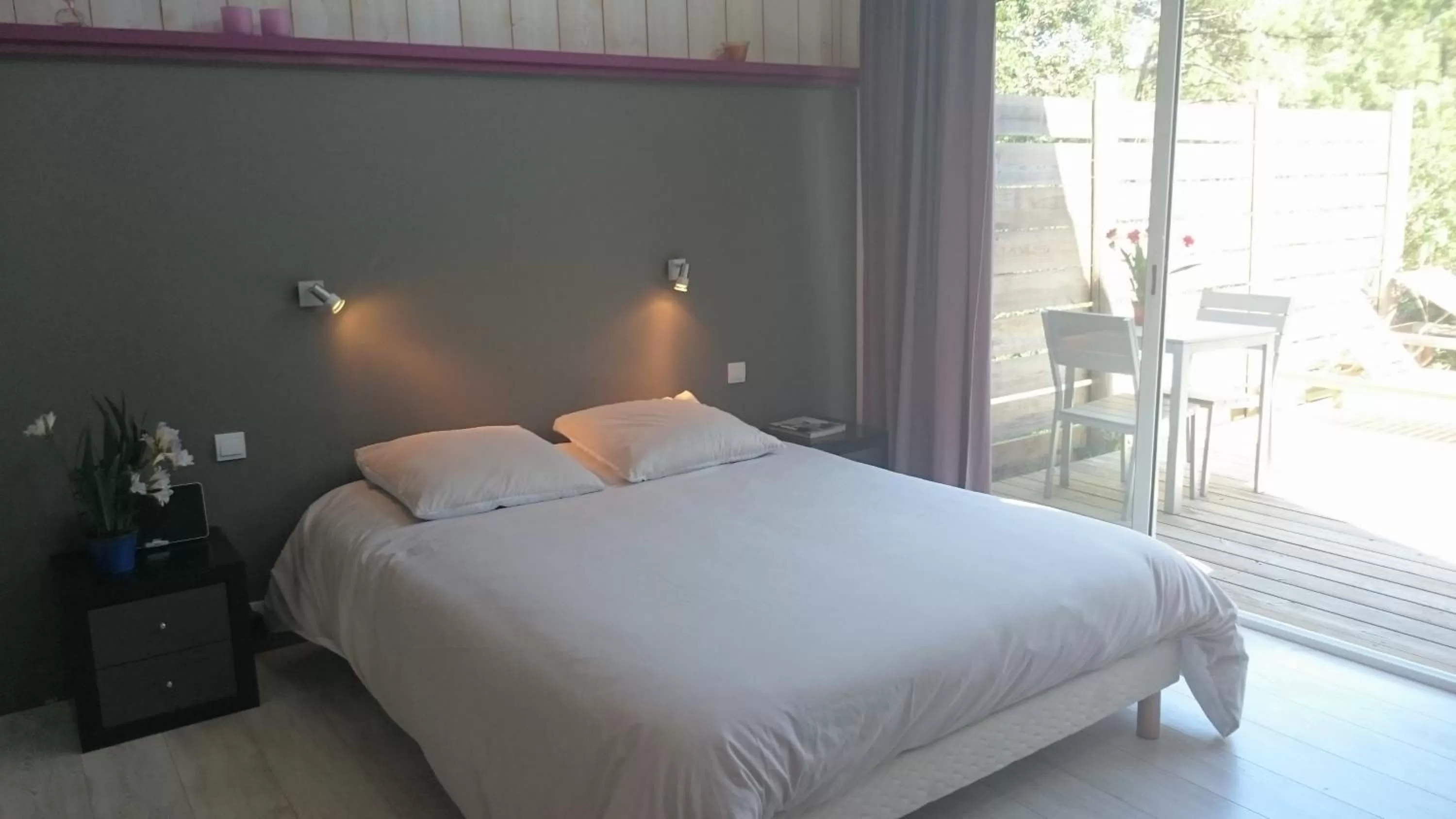 Photo of the whole room, Bed in Un Matin D’été