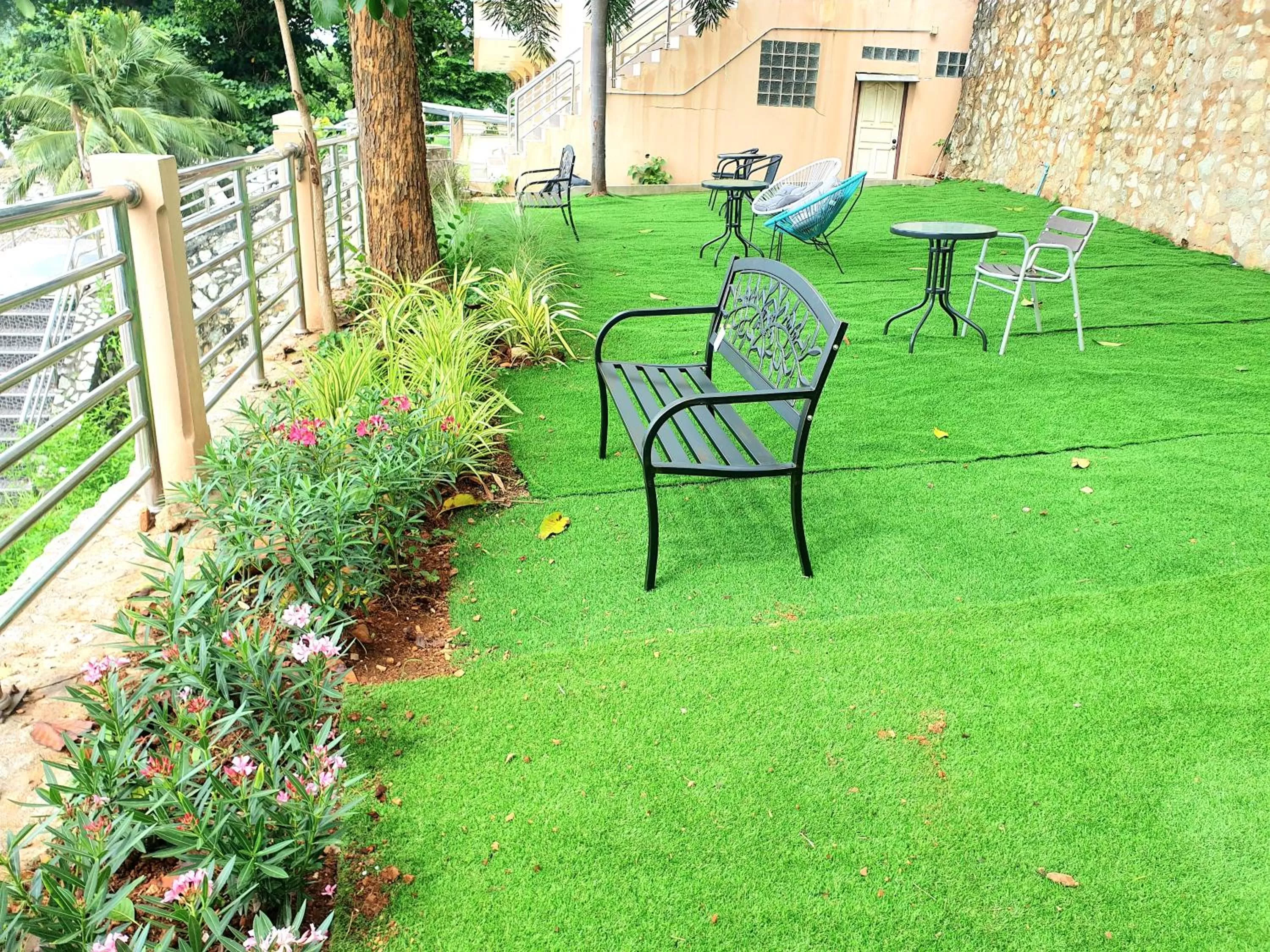 Inner courtyard view in โรงแรม ชาโตว์วิสต้า