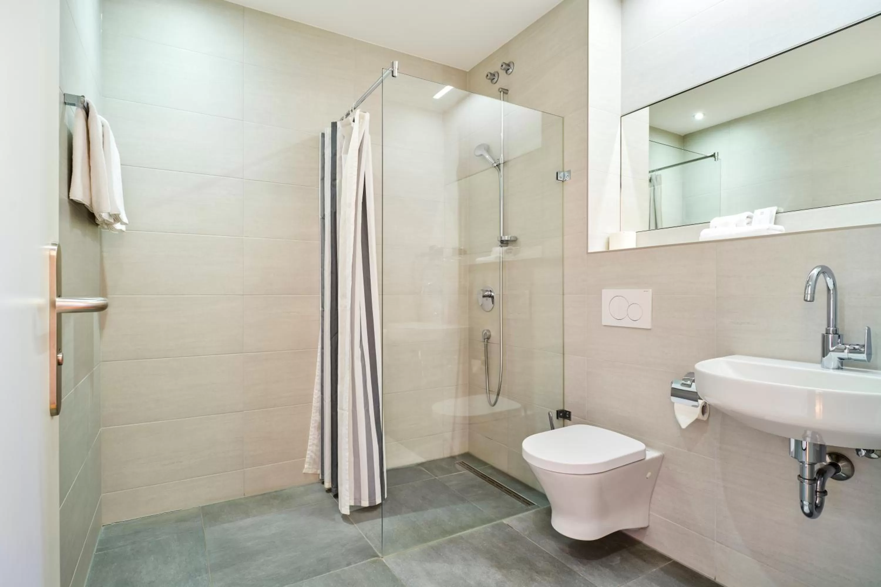 Shower in Hotel Apfelbaum