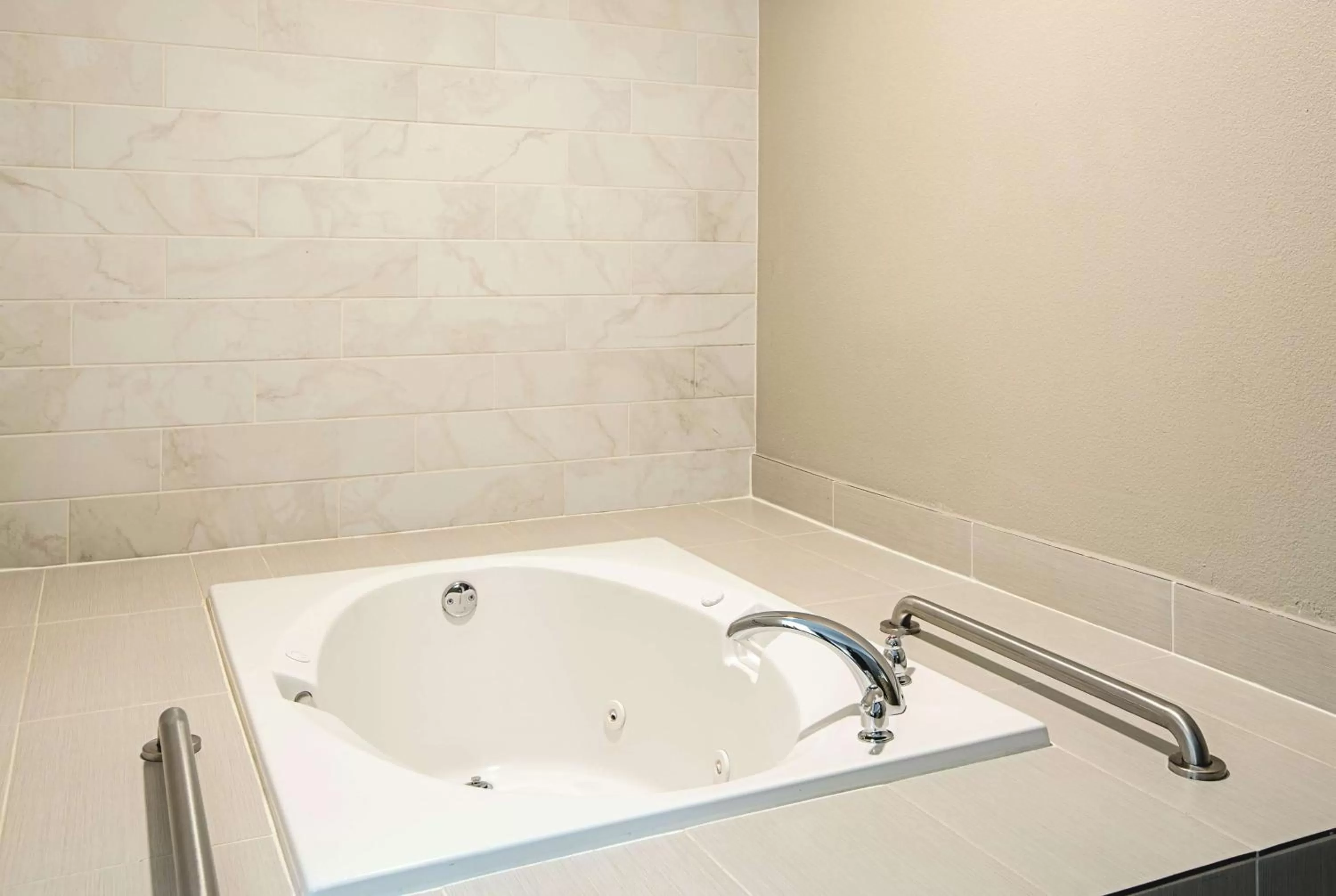 Bathroom in La Quinta Inn by Wyndham Livermore