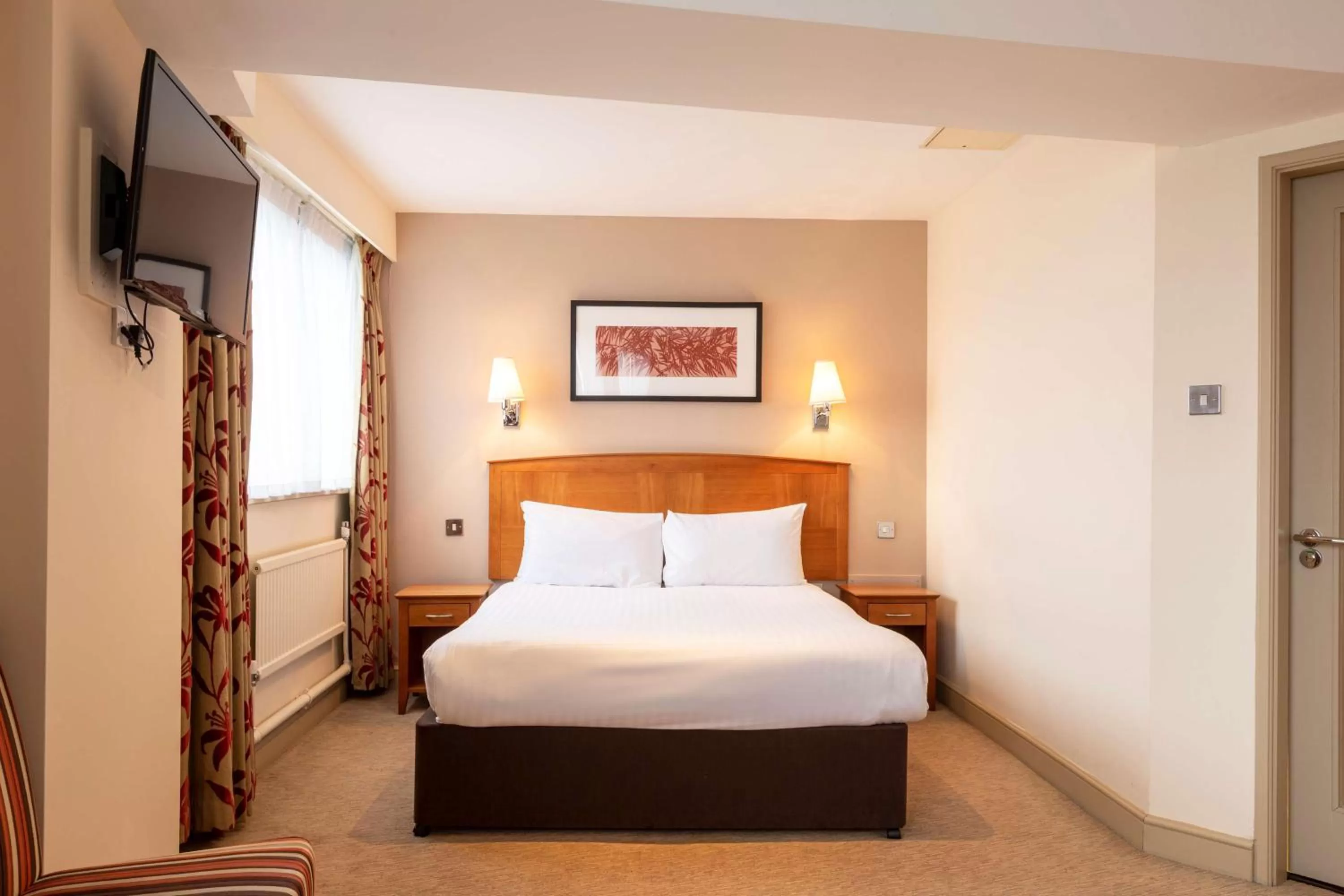 Bed in Birmingham Strathallan Hotel, BW Signature Collection