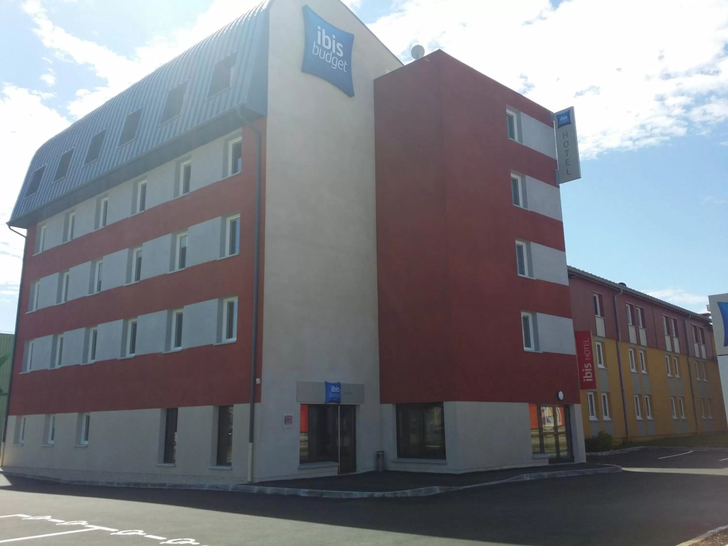 Facade/entrance in ibis budget Pontarlier