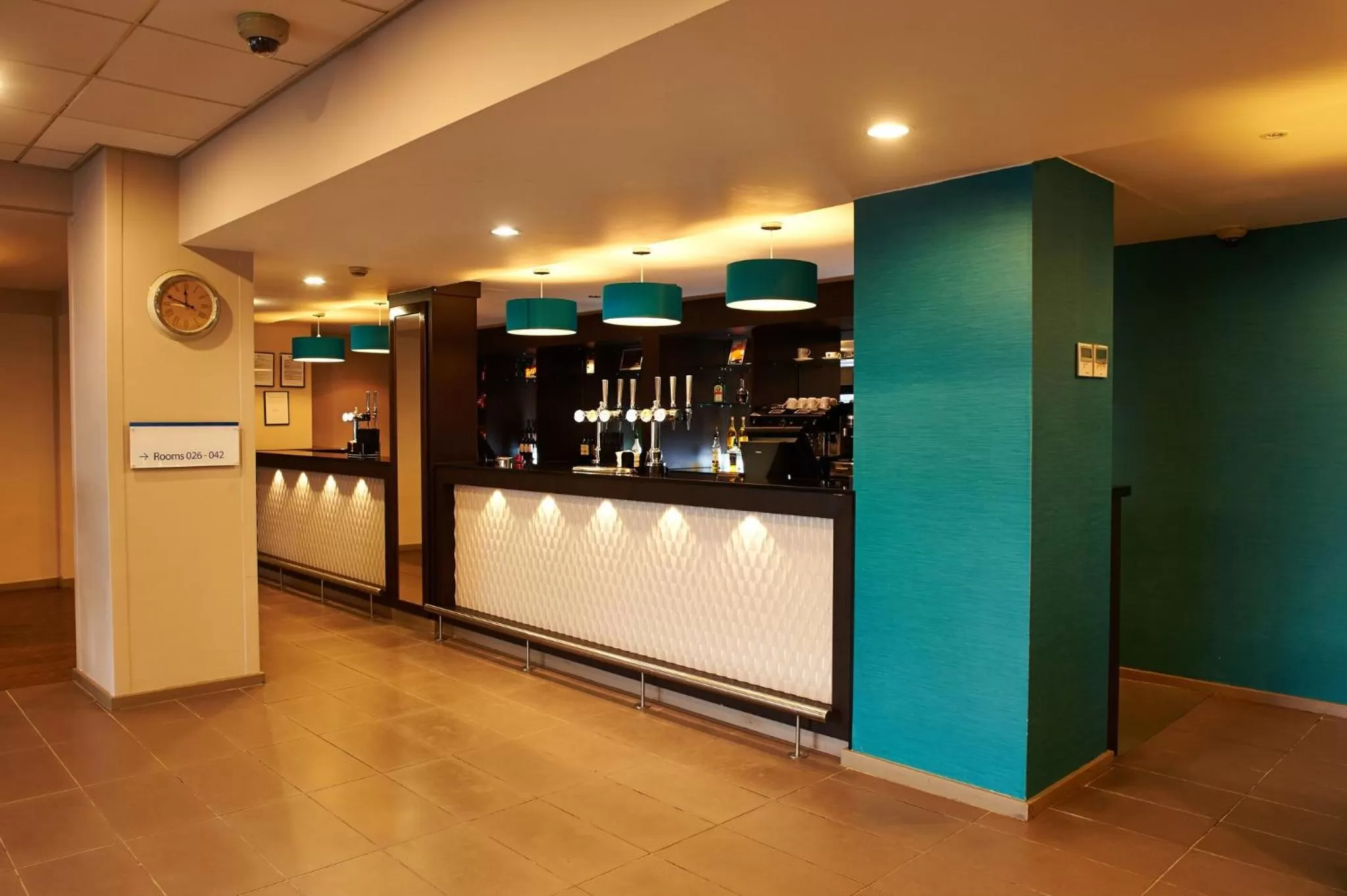 Lounge or bar in Holiday Inn Express Manchester Airport by IHG